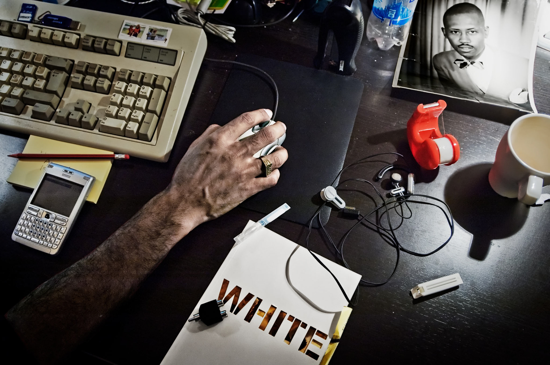 – I think that not seeing themselves reflected in society affects people very deeply. At least it affected me, as I child I was never comfortable with the way I looked. When I was 19, I moved to New York, and it was bewildering to walk around and not feel different. It was the first time I felt that “This is a completely OK way to look, there is nothing strange or wrong with it”.