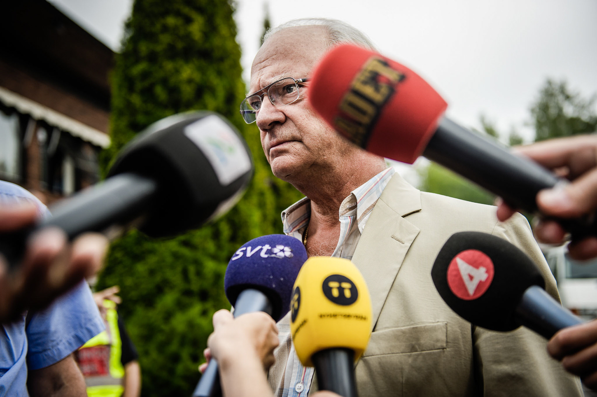 The King of Sweden arrives at the area affected by the greatest forest fire in decades.