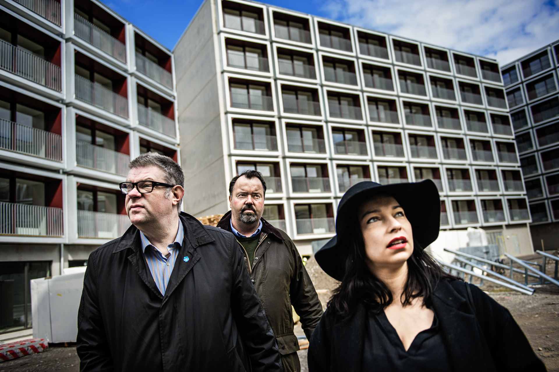 Vanda Kehr, spokeswoman for the organization "Jag vill ha bostad" (I want a home), Pelle Björklund, CEO för Svenska Bostäder and John Pettersson representant för "Junior Living" supervise the works of new, affordable student housing.