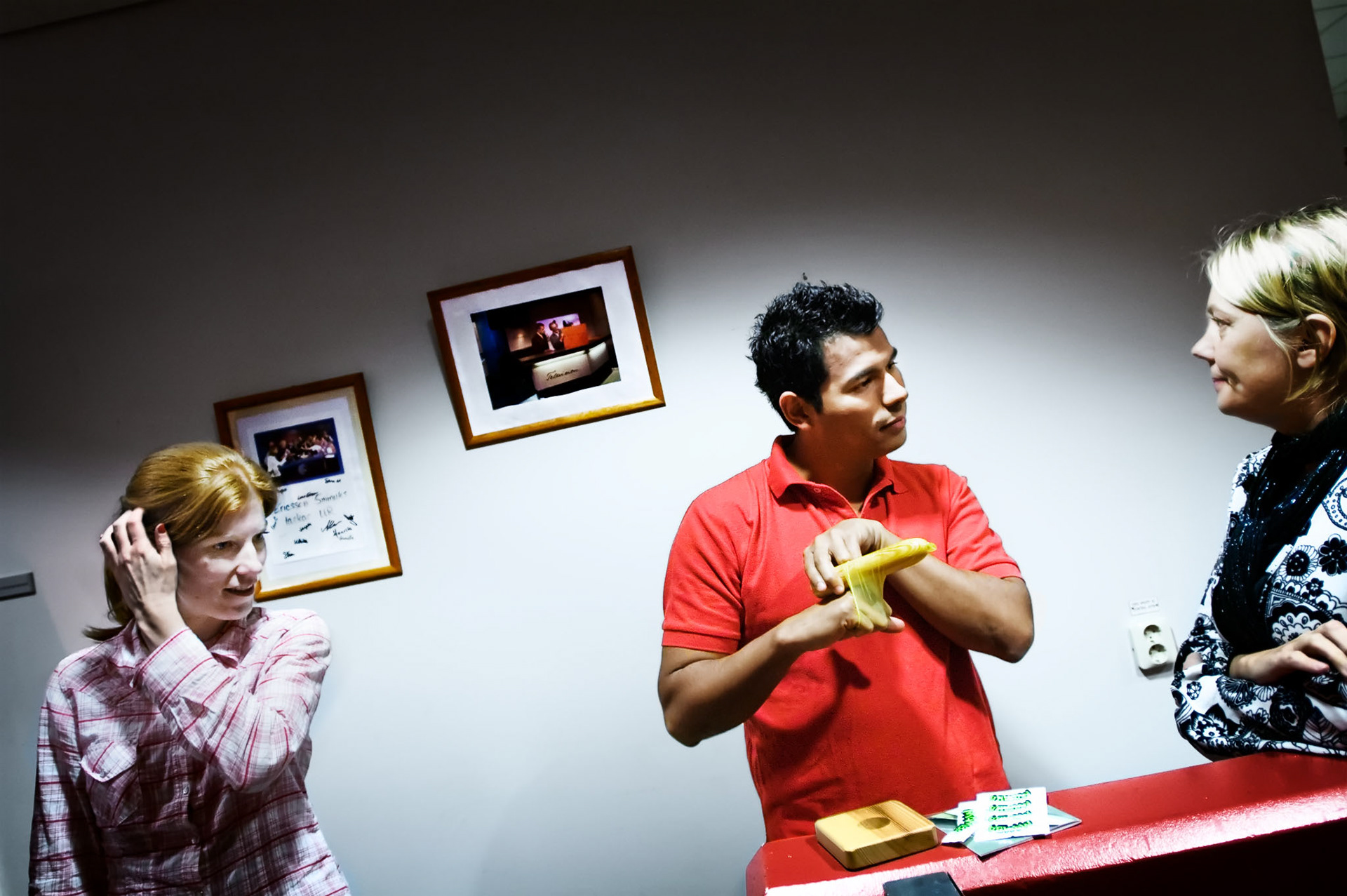 – Of course the media stereotypes affect my daily life. When I was younger, it was frustrating to get certain looks. It almost became my “mission” to counteract that image. I tried to be exaggeratedly polite because I felt that did not only represent myself, but also all other immigrants… A way to flush away this negative reputation is to say that I am Swedish. Sometimes even friends question me about it, “What the hell? You are not Swedish, who are you trying to fool?” But if I do not consider myself Swedish, my children will never be considered Swedish either and therefore never become part of the norm.