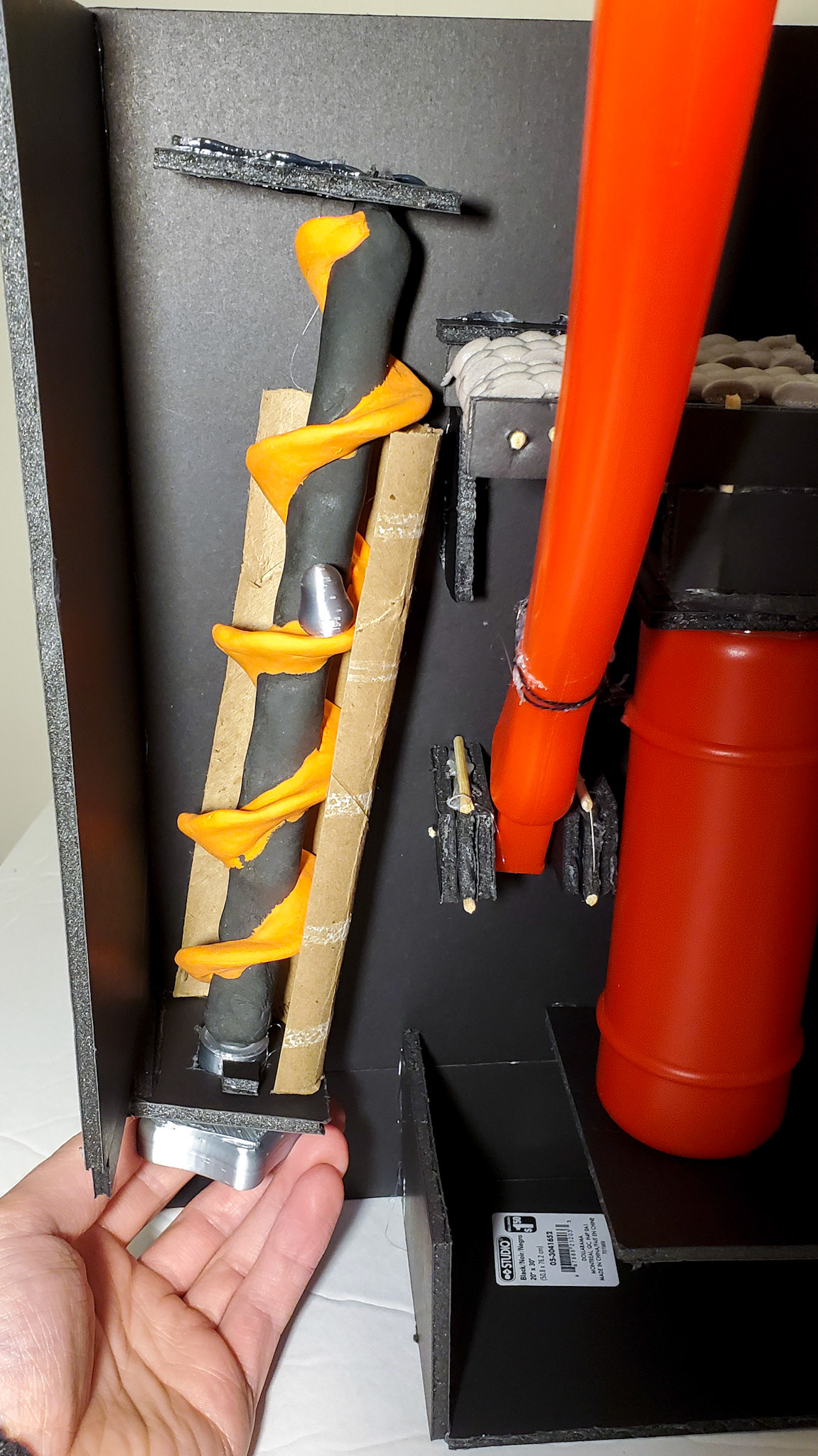 Auger turned by knob brings Squish to the conveyor