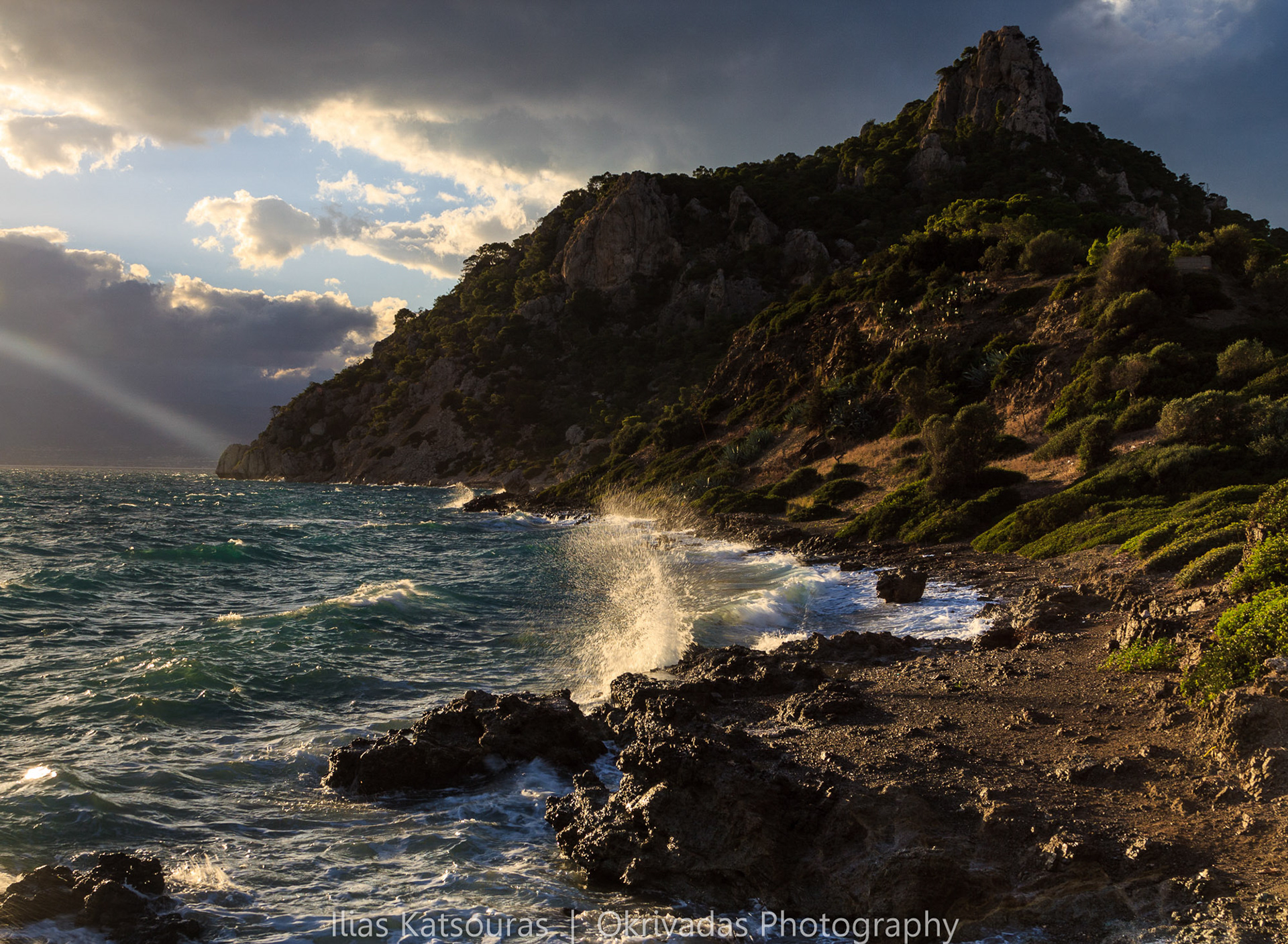 waves shore near Loutrakiwaves and shore near Loutraki κύματα ακτή λουτράκι
