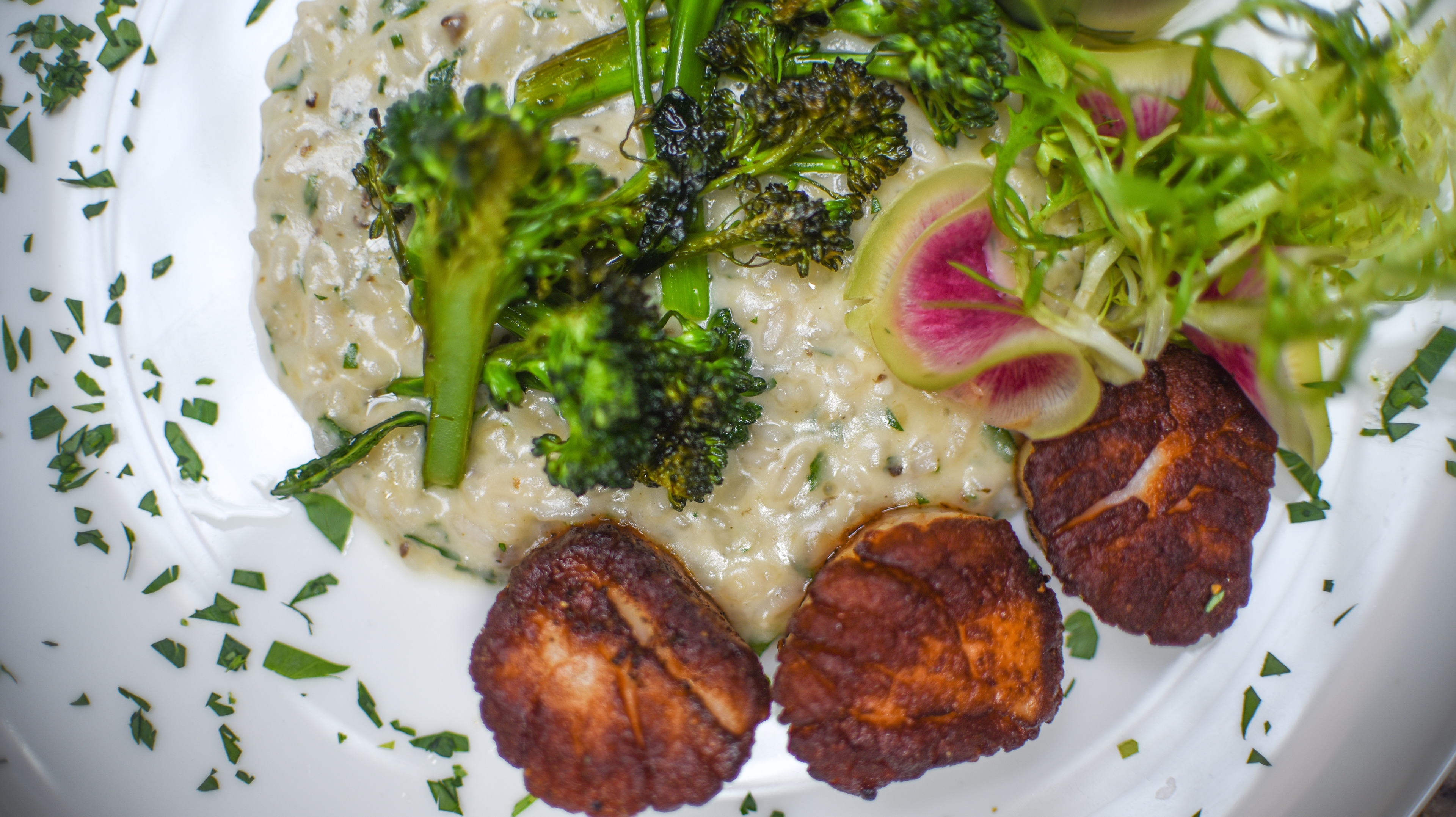 SEARED SCALLOPS - Wild mushroom risotto, sautéed broccolini, yuzu beurre blanc