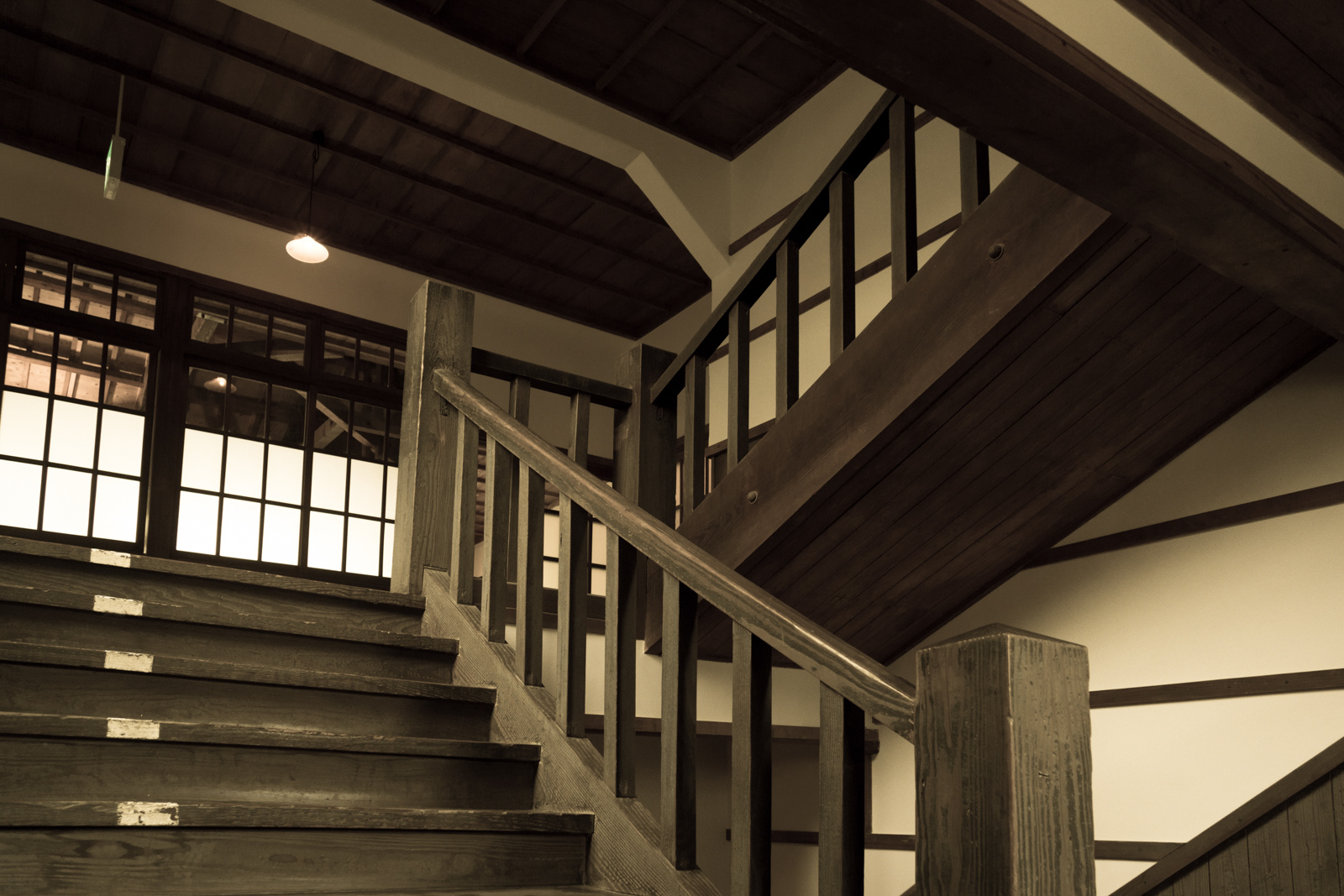 明倫学舎 階段1