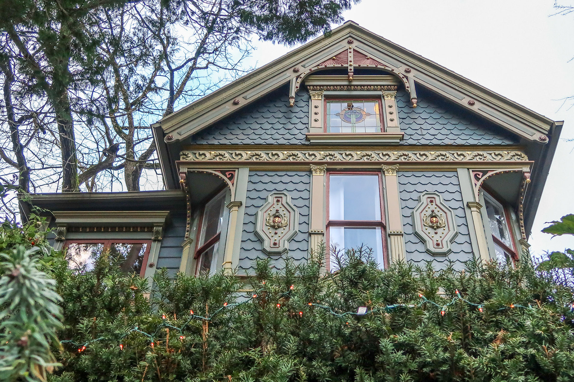 https://www.thisoldhouse.com/ideas/paint-color-ideas-ornate-victorian-houses