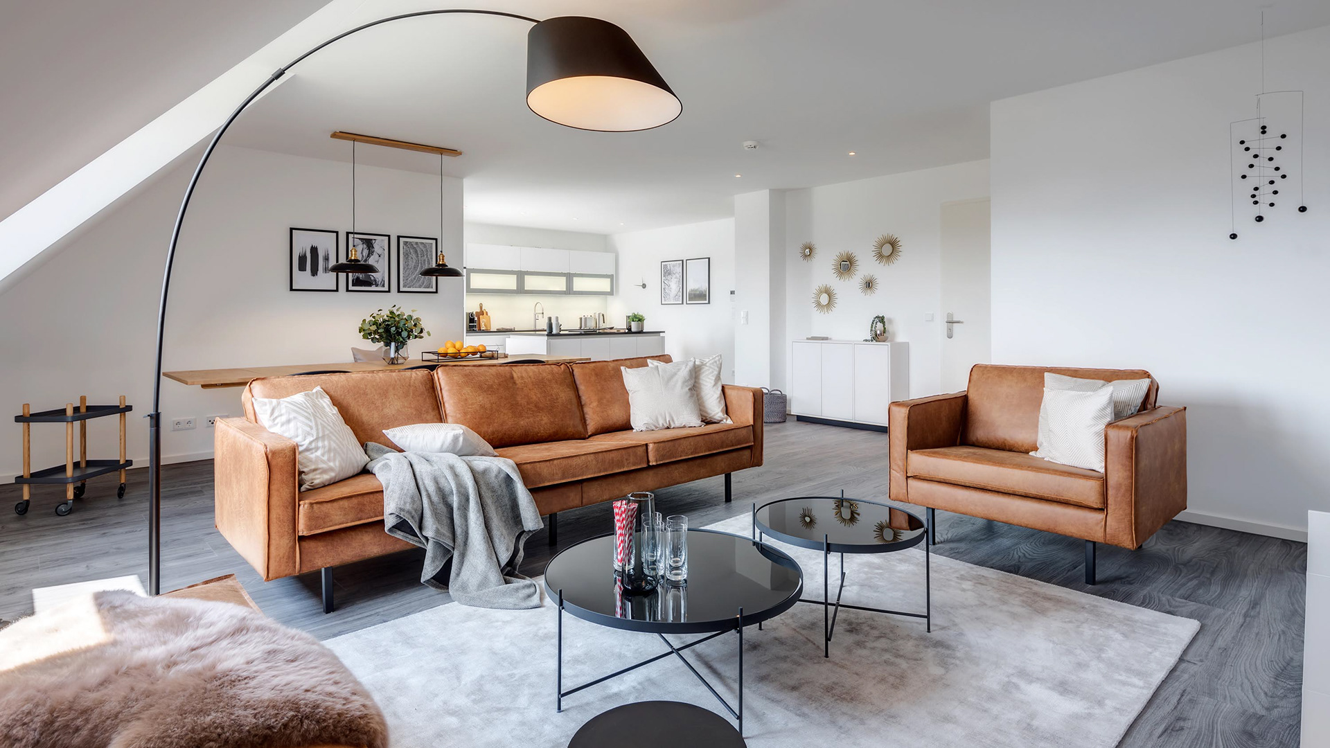 Thema: Immobilienfotografie Muenchen - morderne Sitzgruppe aus Leder - Immobilienfotograf: Jacob Kanzleiter