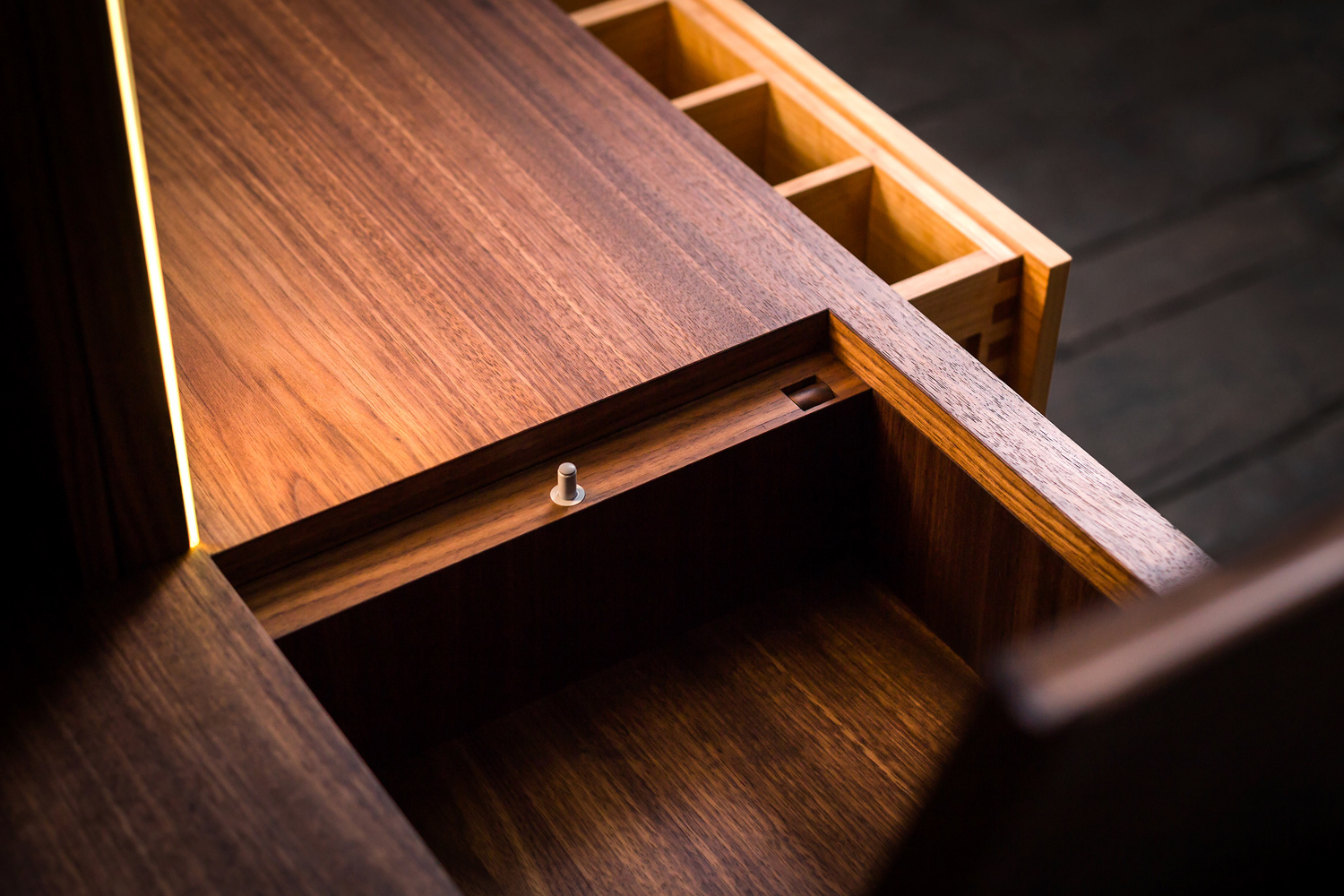 Industriefotograf aus Muenchen - Nussholz Oberfläche