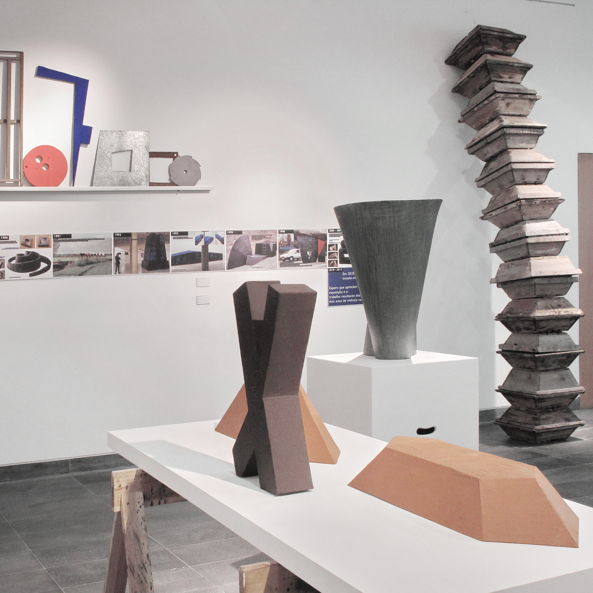 .....table ONE STEP/TWO STEPS 2012 .....socle AS PERNAS 2012 .....wall right COLUNA ACABADA 2012