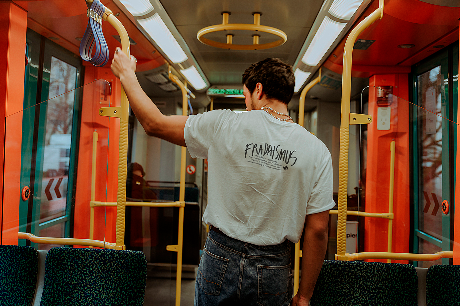 Daniel Mos wearing the Fradaismus T-Shirt (Dimas Faro)