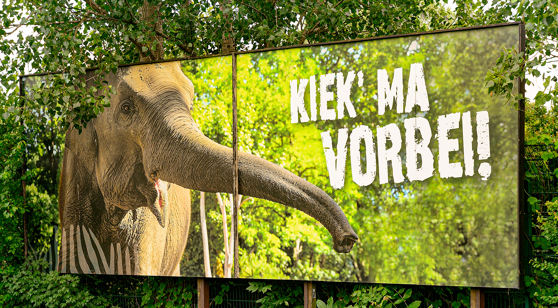 Großformatige Plakatwerbung