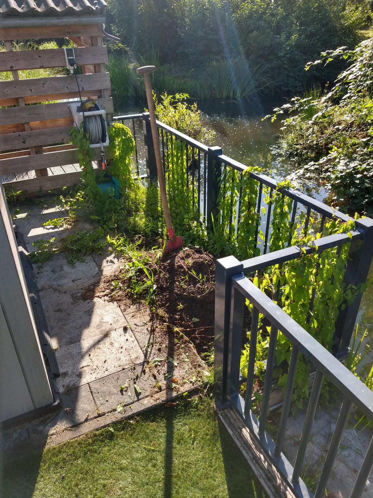 Foto 2: Verwijderen onkruid en aanbrengen zandbed