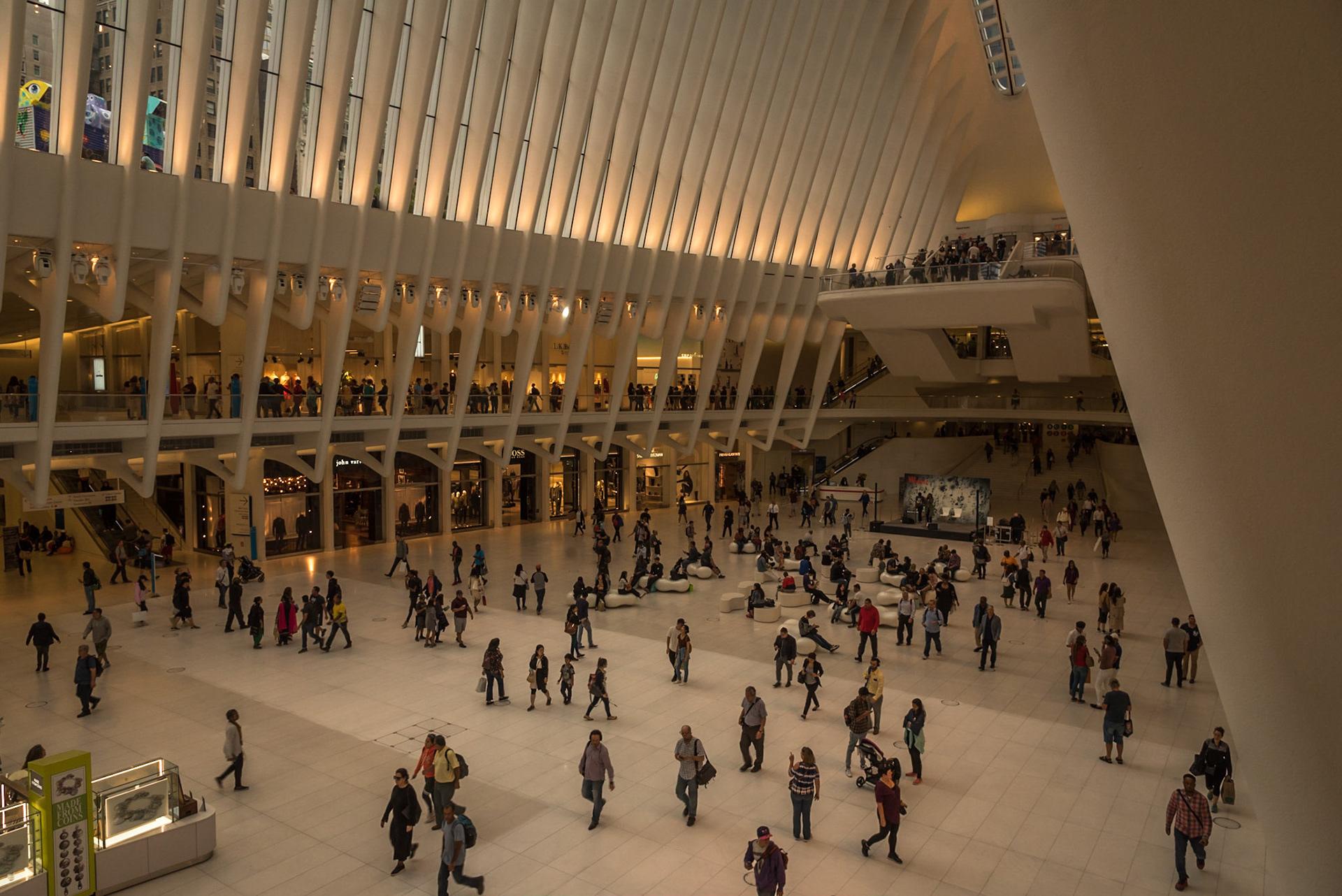 Westfield Shopping Centre, Mk 2, adjacent to the Memorial Pools, Manhattan
