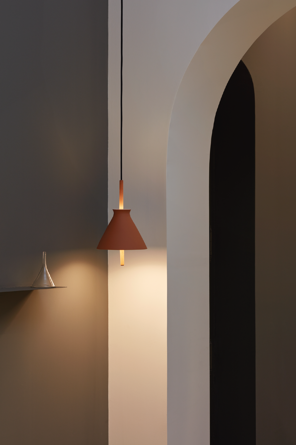 Totana20 suspension lamp in red