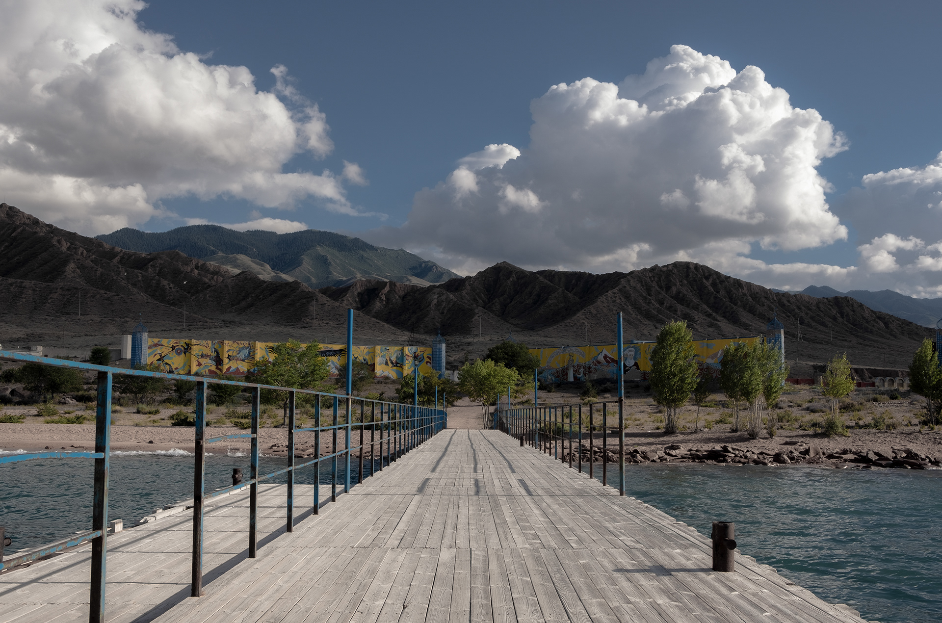 Au bord du lac Issyk Kul, Kirghizstan © Martin Peterolff