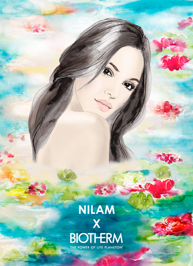 Beauty Illustration für das Kosmetikunternehmen BIOTHERM. Eine junge Frau, Nilam Faaroq, mit dunklen Haaren schaut über ihre Schulter nach hinten und sieht den Betrachter an. Die Frau ist hauptsächlich mit schwarzer Tusche gezeichnet und am Computer mit Hautfarbe nach coloriert. Sie steht in einem See mit angedeuteten roten Seerosen und Blättern. Das Wasser ist blau und grün angedeutet. Gezeichnet von Anna Schwarzer für BIOTHERM.
