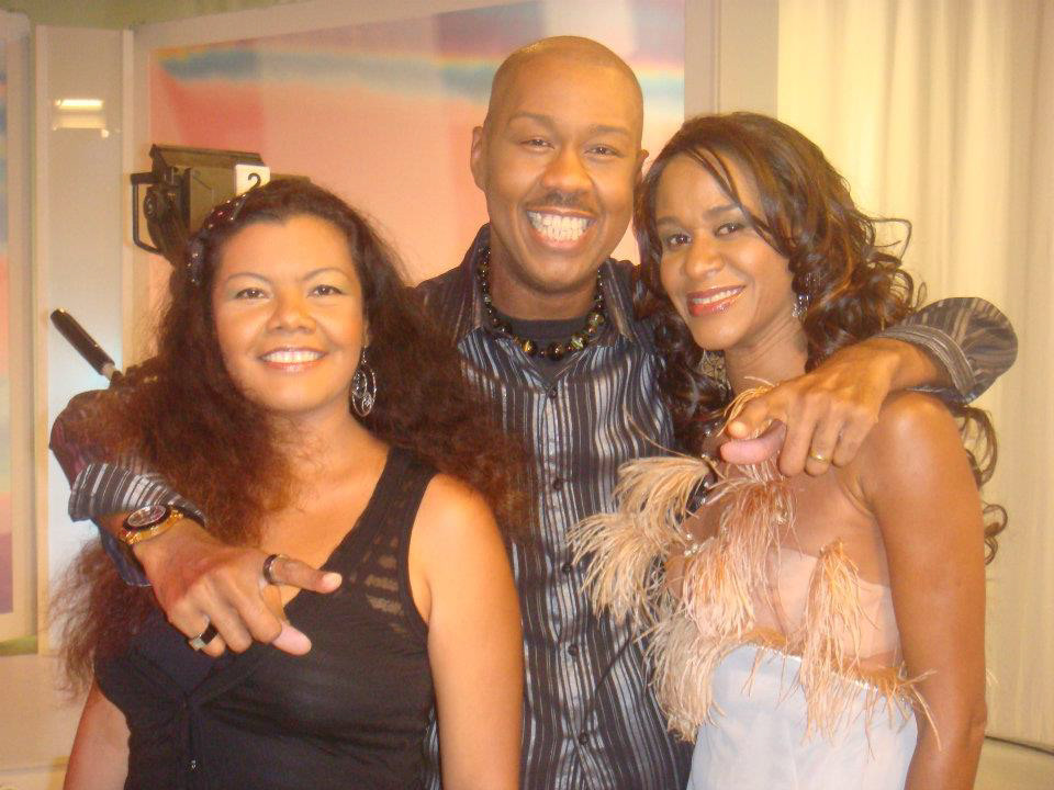 avec Diane et Mirella deux de ses chroniqueuses de charme et de choc