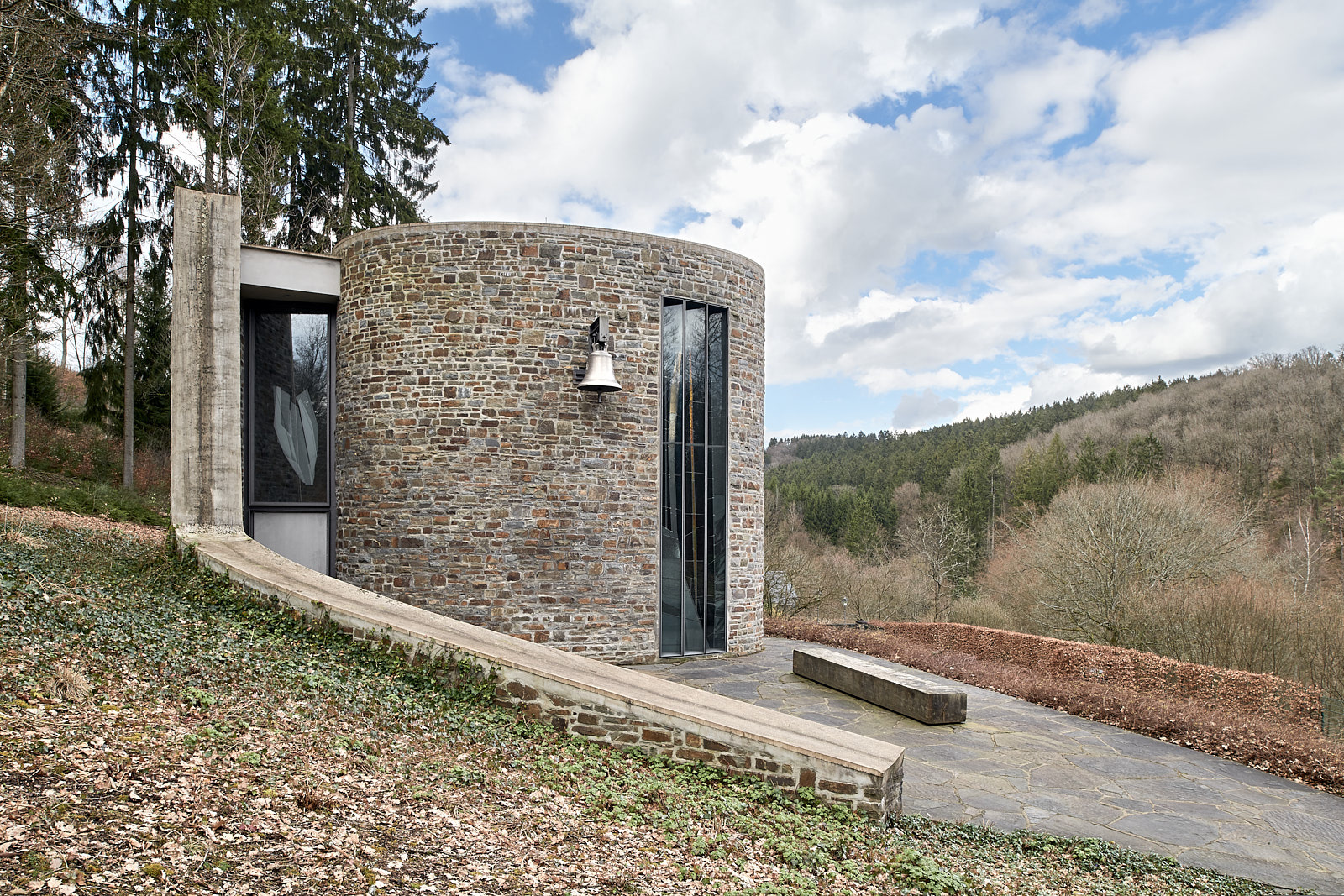 Außenansicht der Kömpeler Kapelle im Siegerland