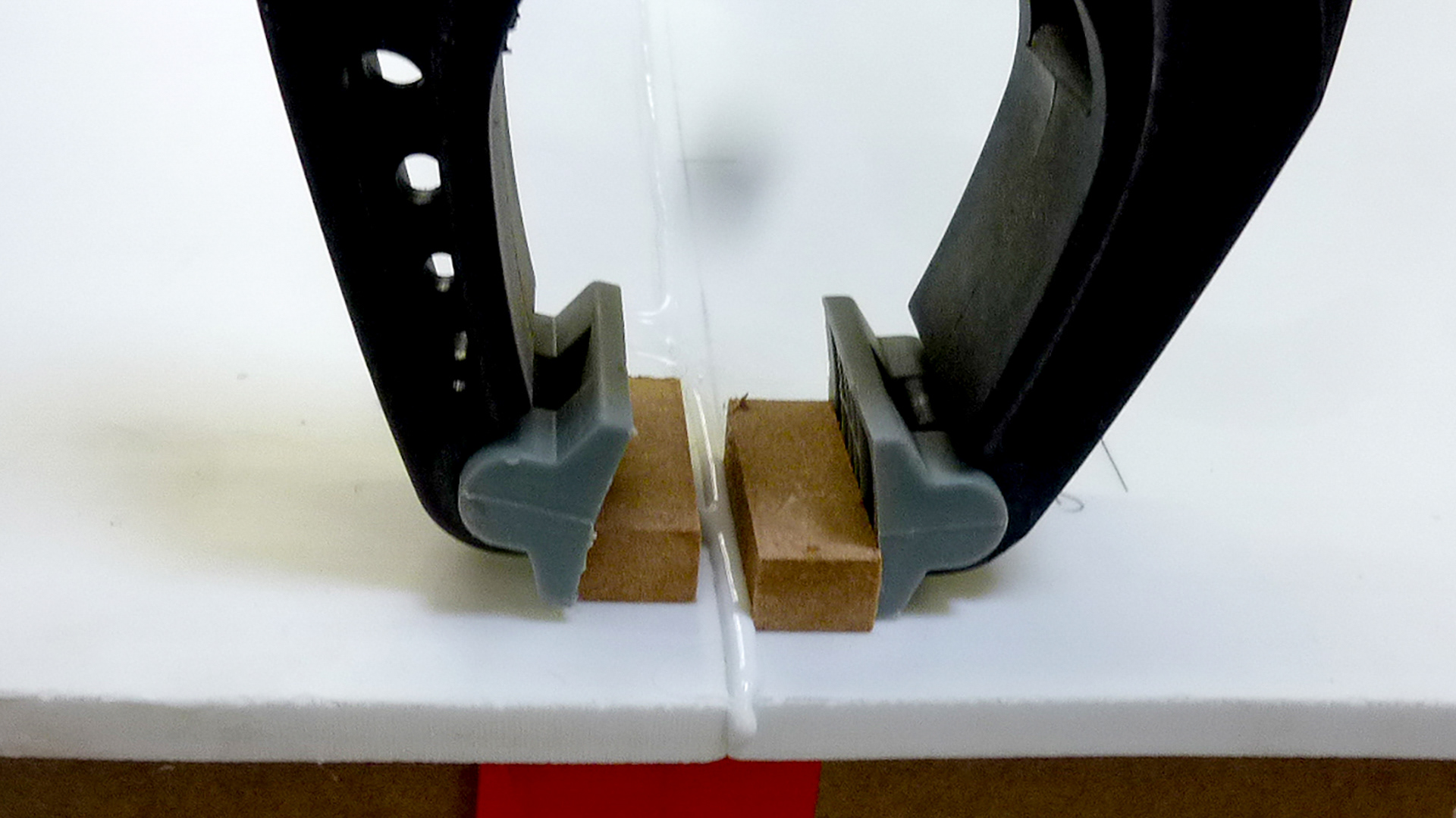 Jointoiement à base de panneau et colle Corian