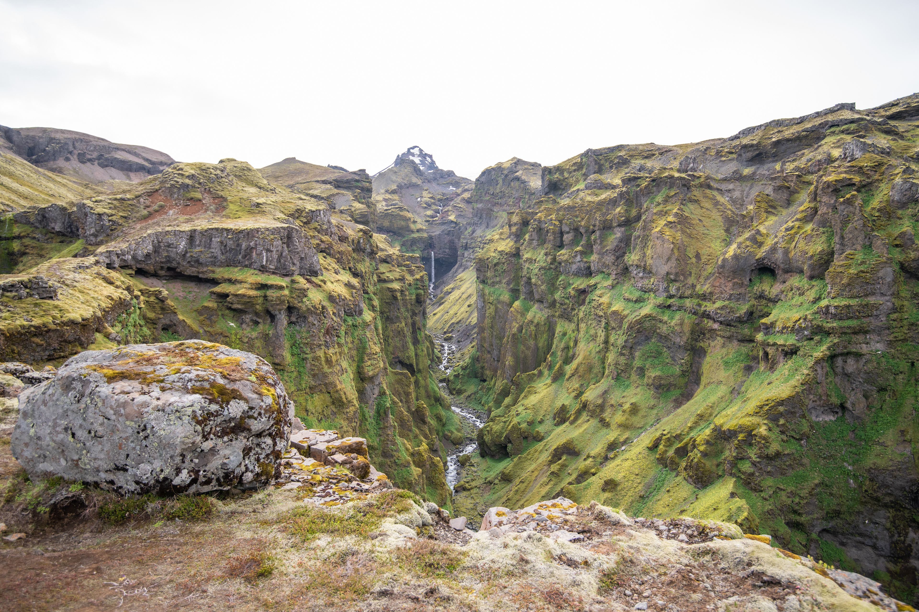 Múlagljúfur Canyon is located west of Fjallsárlón iceberg lagoon