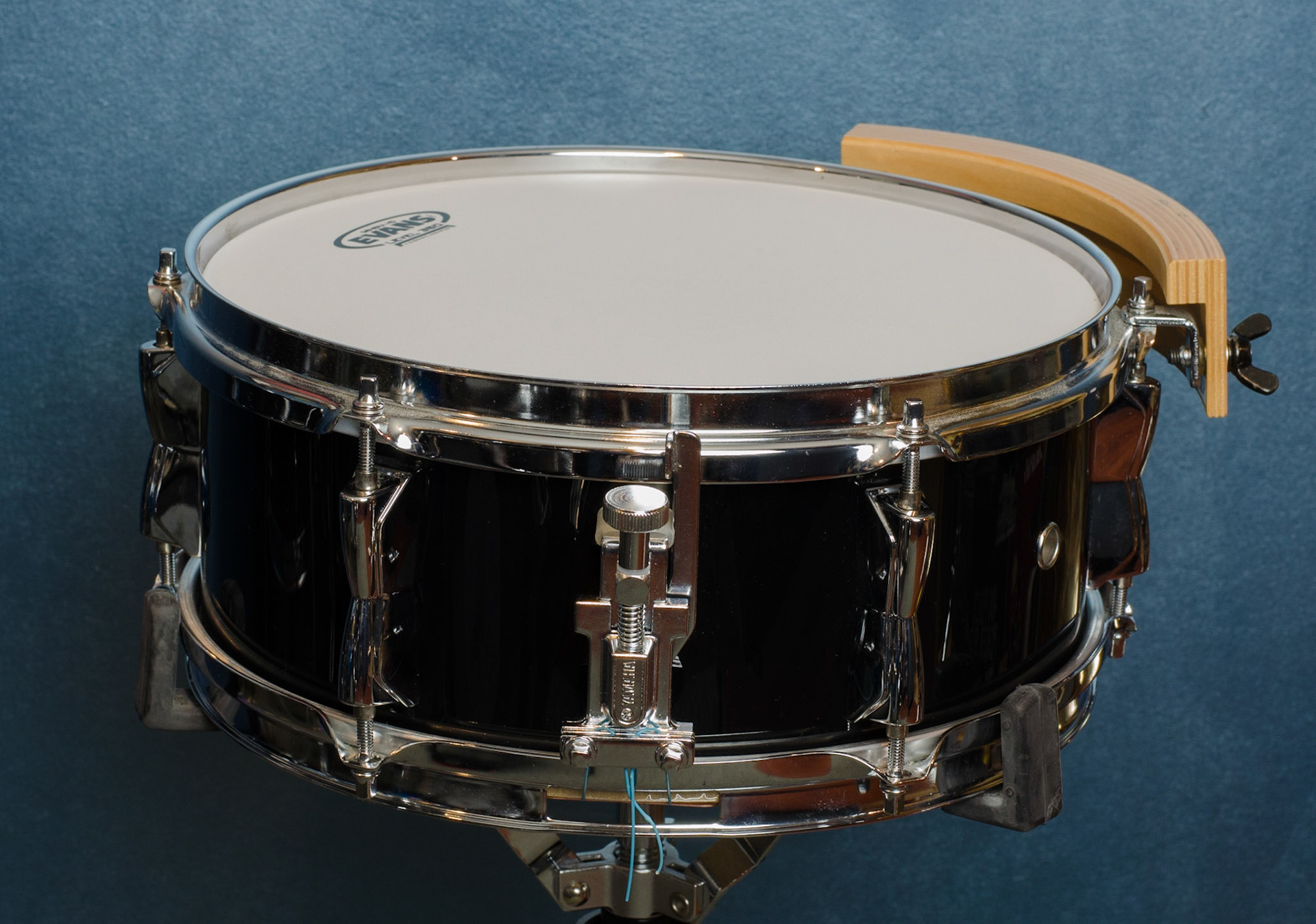 snare with groove wedge