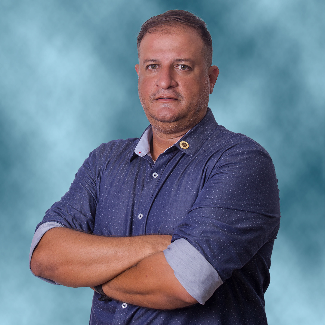 O amor pela fotografia, foi sendo aprimorado através de vários cliques em família e de muito incentivo por parte de amigos, que sempre admiravam as fotos que publicava em minhas redes sociais. Iniciei cursos para me aperfeiçoar naquilo que mais sentia prazer em realizar. Atualmente, posso afirmar que esse meu hobby, me torna um profissional cada vez mais dedicado e capaz de desempenhar um trabalho de ponta, buscando à excelência sempre. Desde 2015, a empresa PHOTO STILLO, registra diversos momentos especiais da vida de cada cliente, com seriedade, compromisso e segurança.