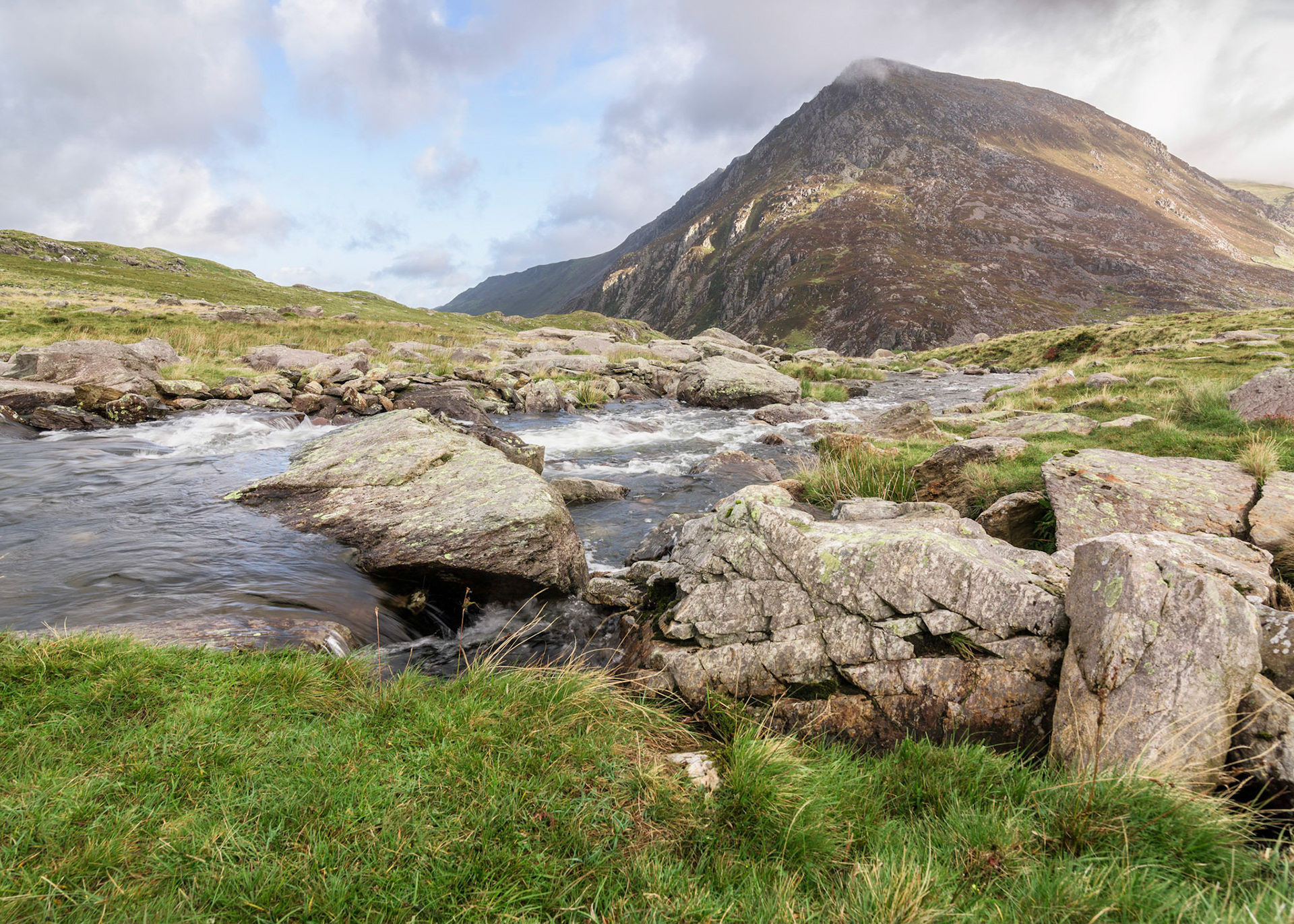 Pen yr Ole Wen is the seventh highest mountain in Snowdonia and in Wales. It is the most southerly of the Carneddau range.