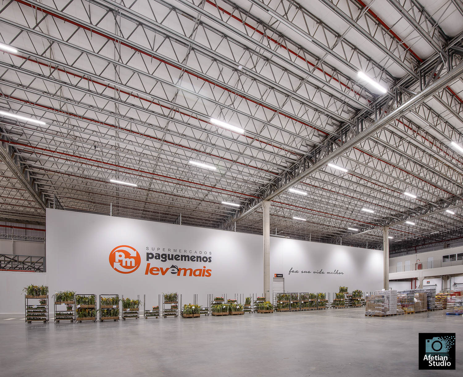 Centro de Distribuição Supermercados PAGUE MENOS - Sta. Bárbara d'Oeste - SPCD PAGUE MENOS - Sta. Bárbara d'Oeste - SP - Roll-on Cobertura e Fechamento lateral metálico