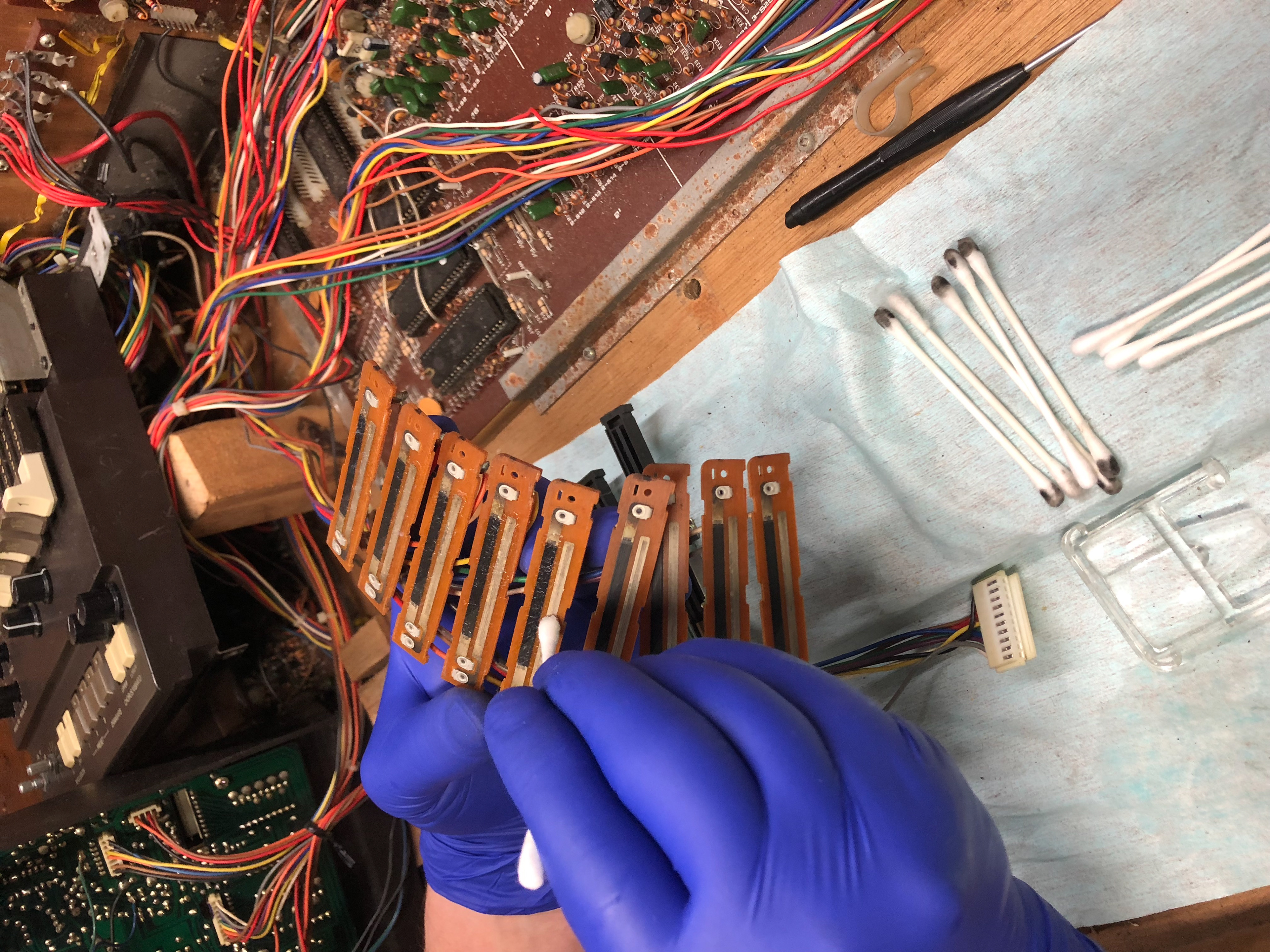 Cleaning of drawbar slider tracks