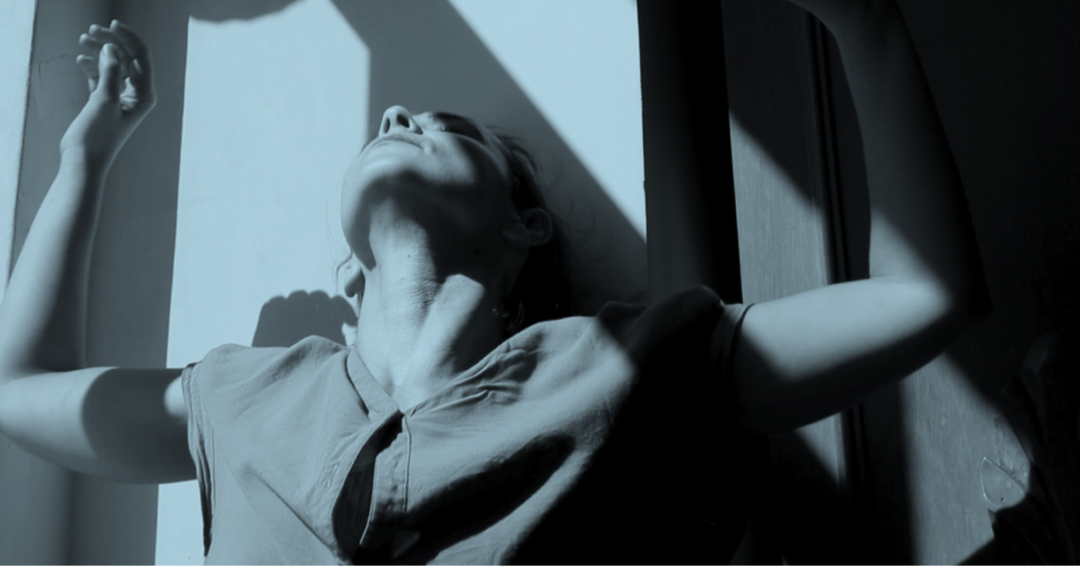 Improvisation: Between light and shadow