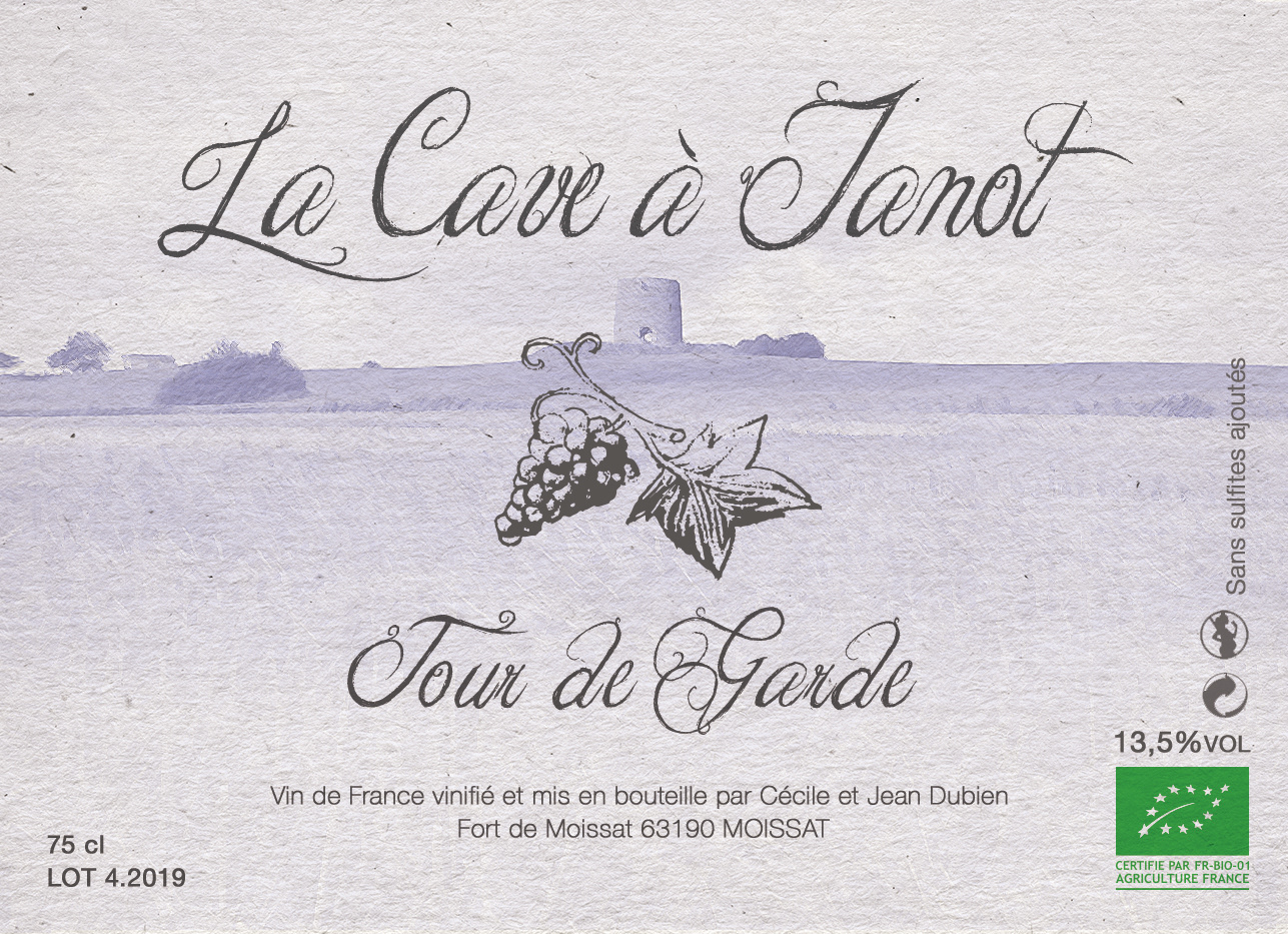 Tour de Garde 2020 AB - Vin rouge issu des vignes du Puy de Courcourt ,exposées plein sud ; c'est une cuvée aux notes de fruits noirs avec une belle matière . Sans sulfites ajoutés.
