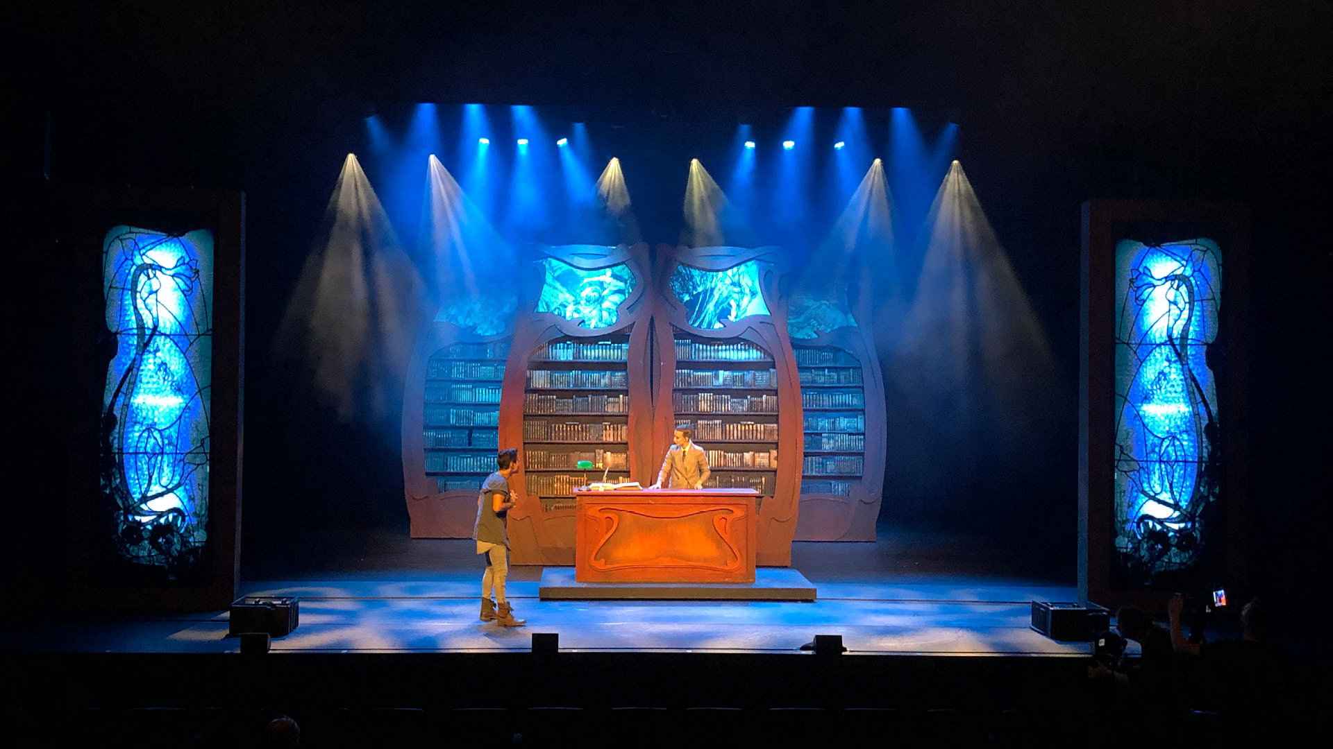 Nachtwacht Theatre show Library
