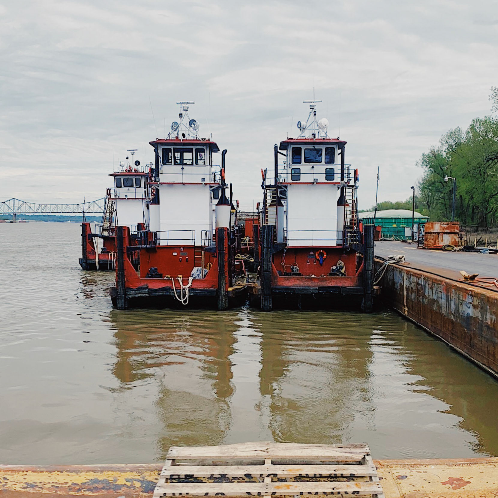 Twin Tugs, Cairo IL