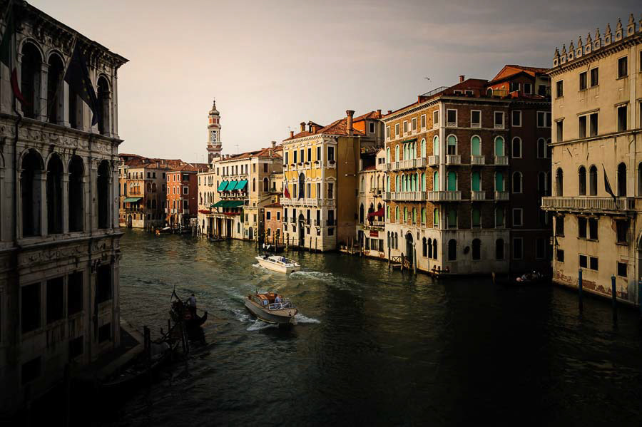 100 VENEZA
