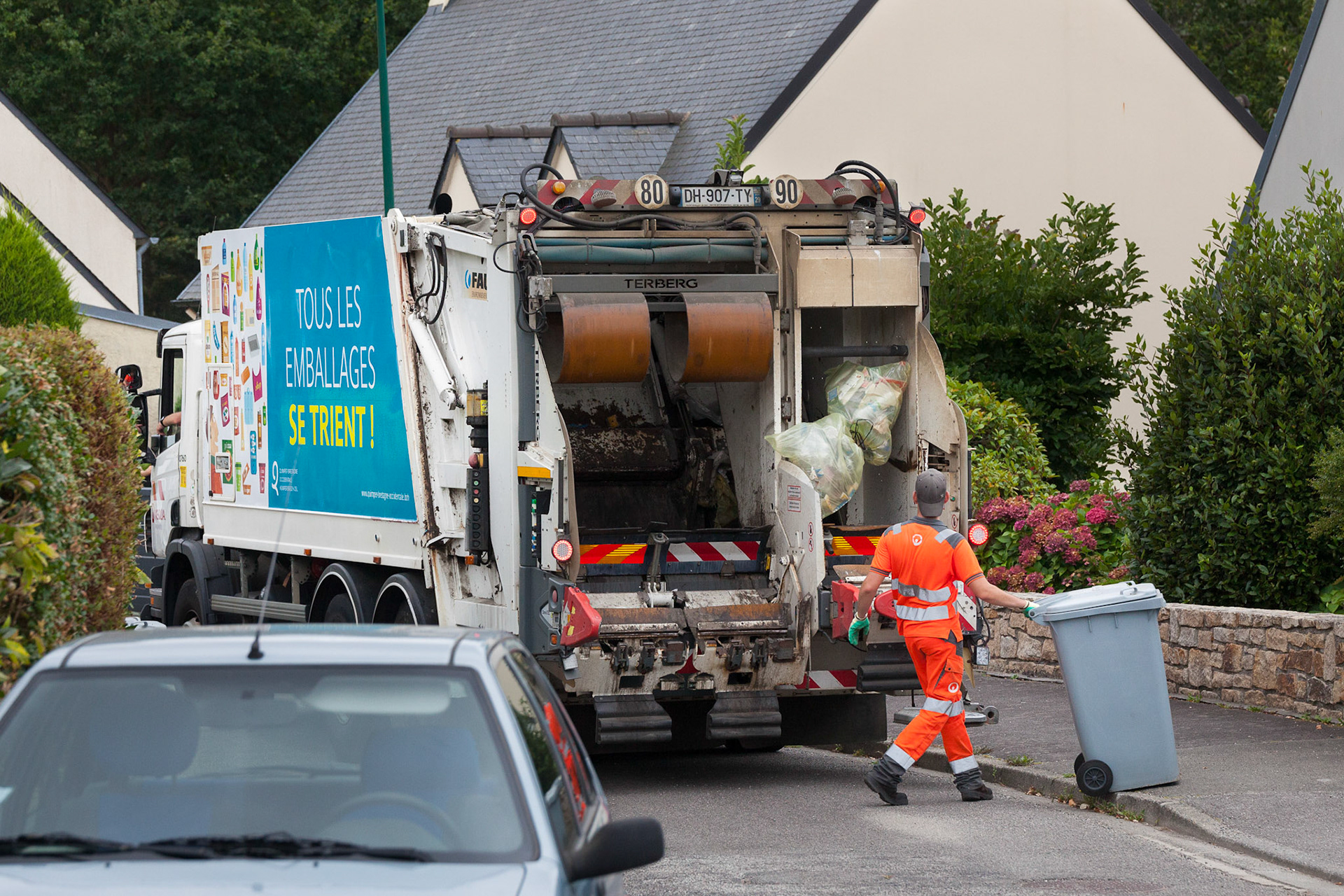 Les nouvelles bennes à ordures floquées aux couleurs de Quimper Bretagne Occidentale en septembre 2018.