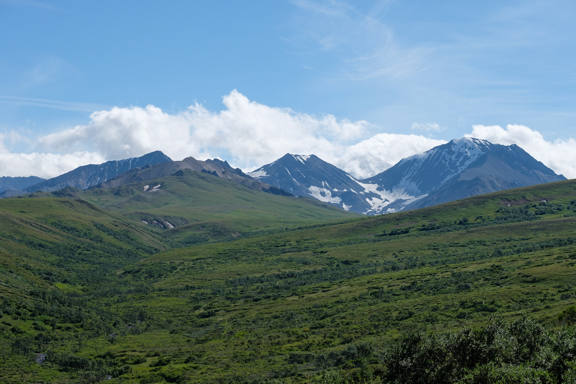 Driving up Sable Pass