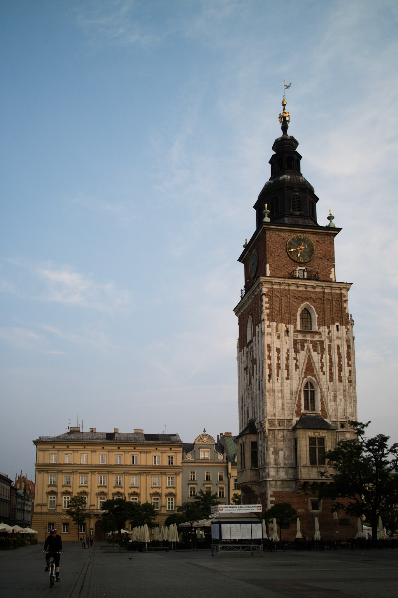 Rynek Glowny early in the morning