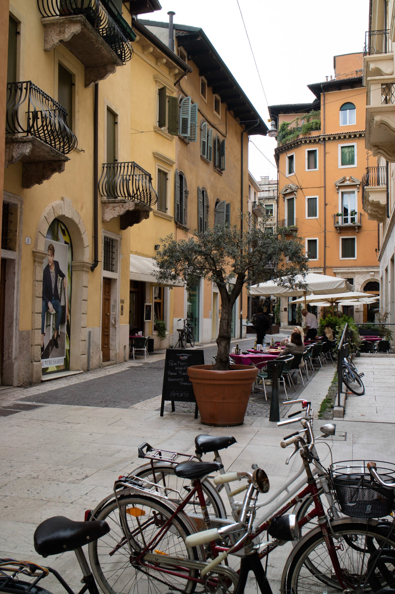 Off Via Mazzini, Verona