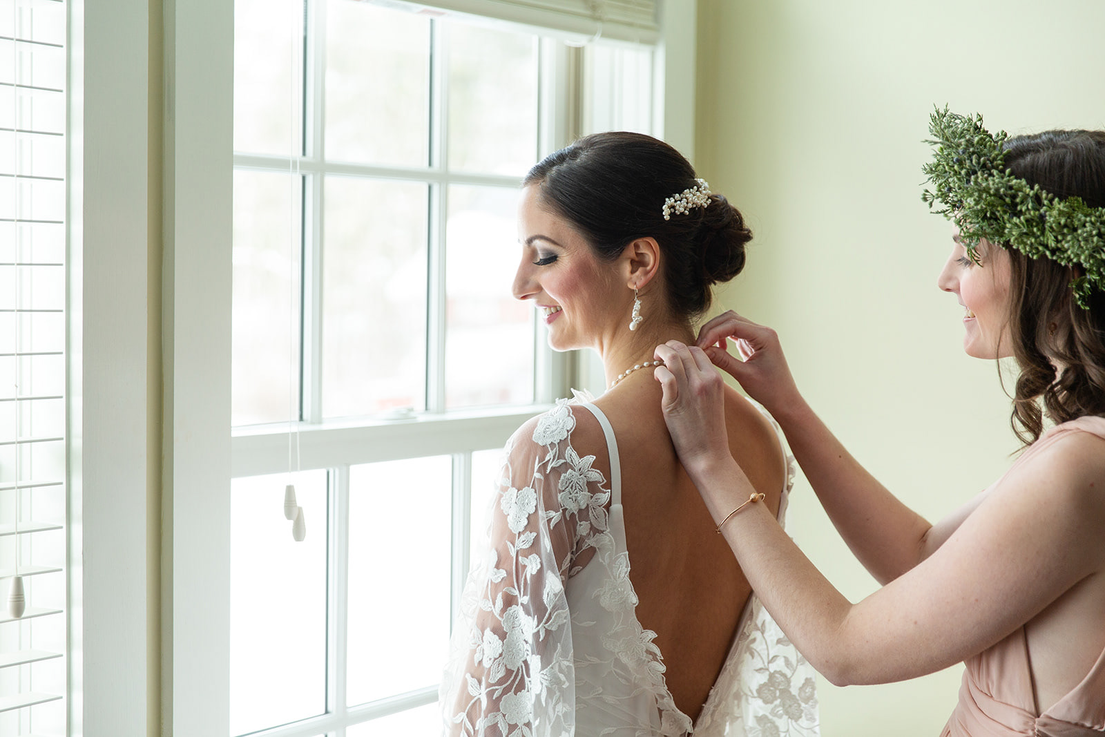 Photographer: @dallendorfphoto Makeup: @Hillaryfayfreelancemua Hair: @evie_upstyles Venue: @Innatmanchester, Bridal Gown: @everthinebridal Bridal Model: @Cryssorell Florals: @nancybishopflorals
