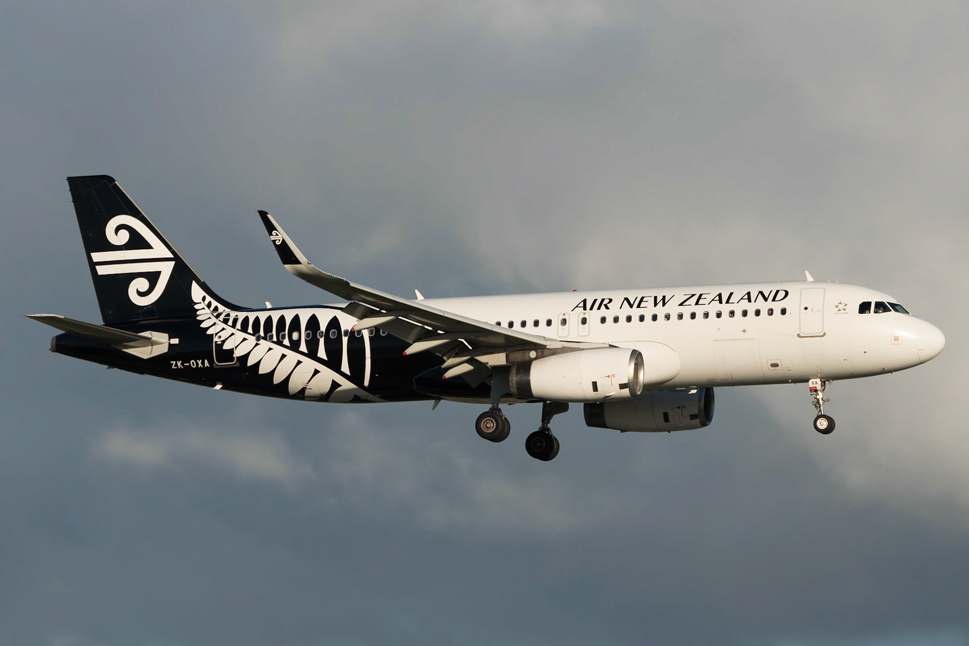 Air New Zealand Airbus A320 ZK-OXA arriving in Auckland.