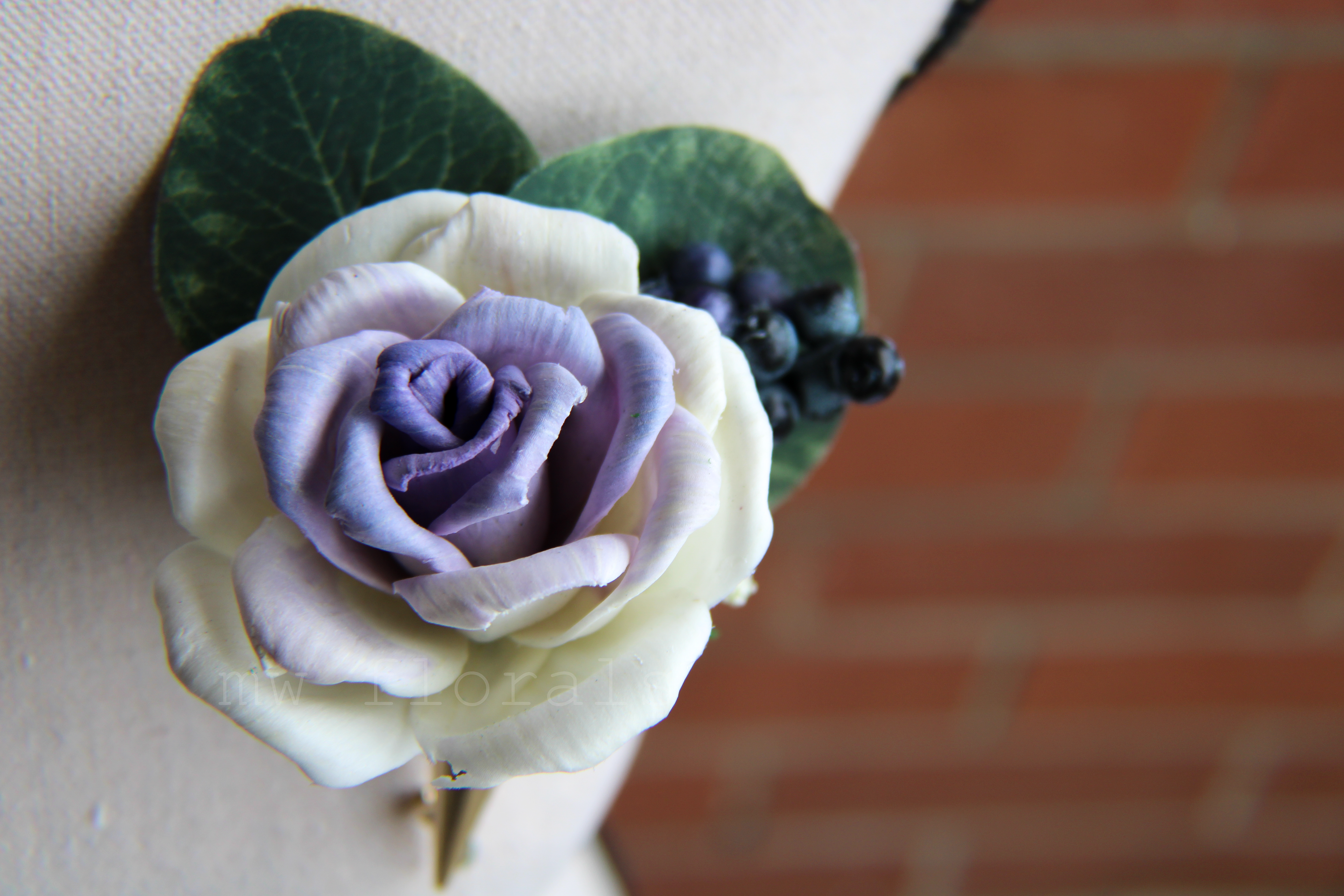 Luxe Single Flower Boutonniere