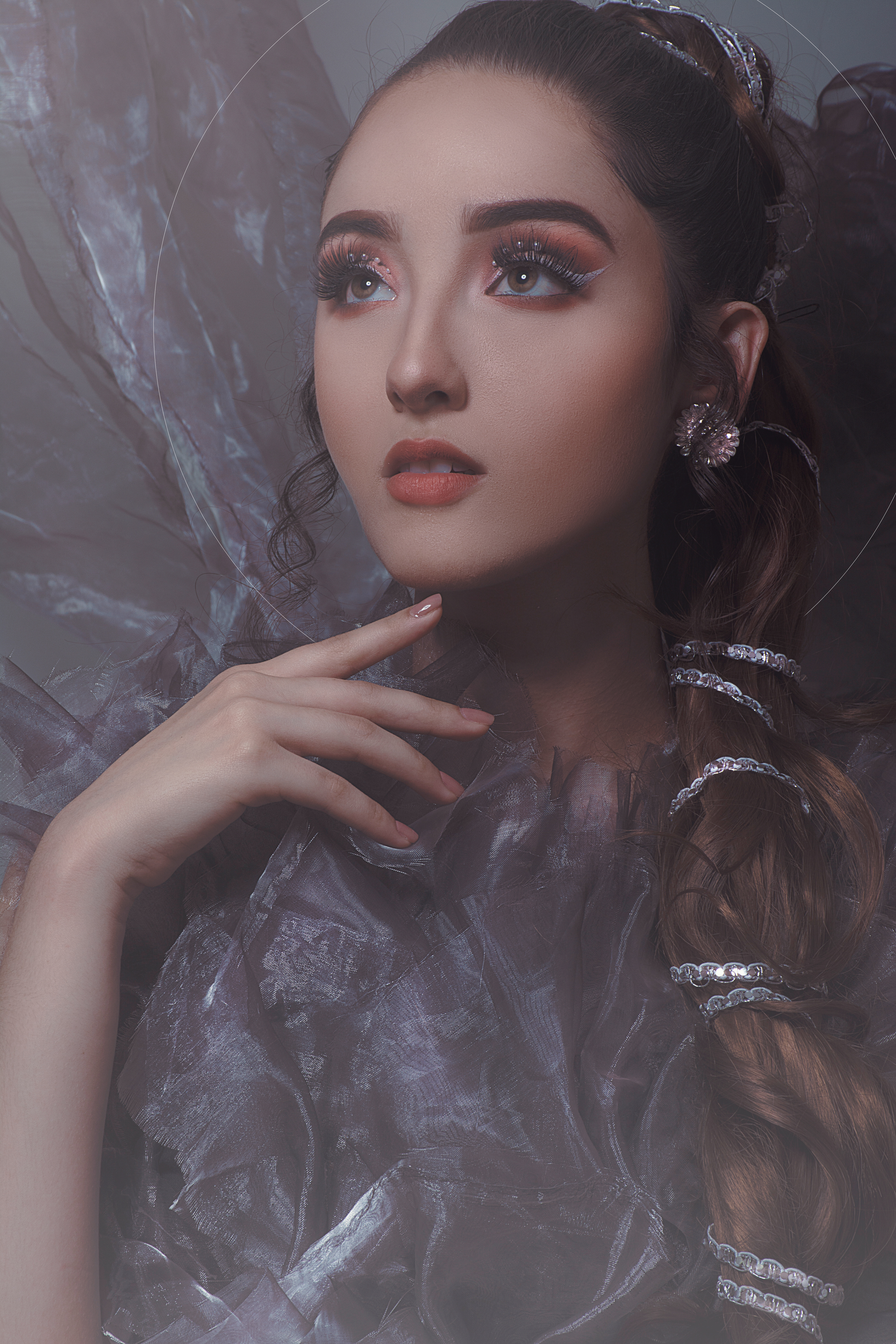 Foto: Javier Becerra MUA: Rhafa Balboa Hair: Gina Castro Modelo: Camila Ferrer Diseño: Edwin Ramos
