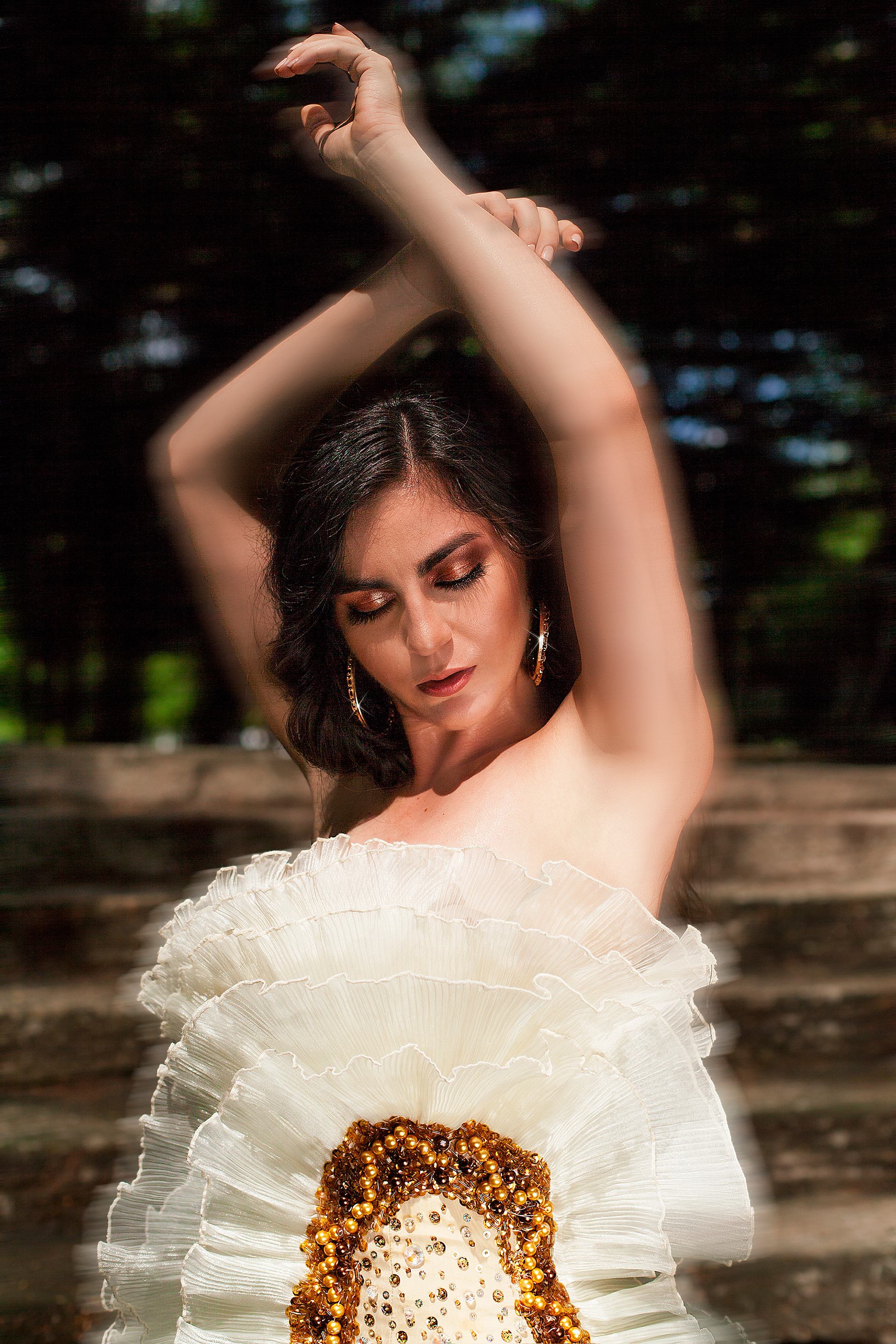 Foto: Jorge Sánchez MUA: Cristina Mendiola Modelo: Viviana Rabelo Diseño: Michel Graniel