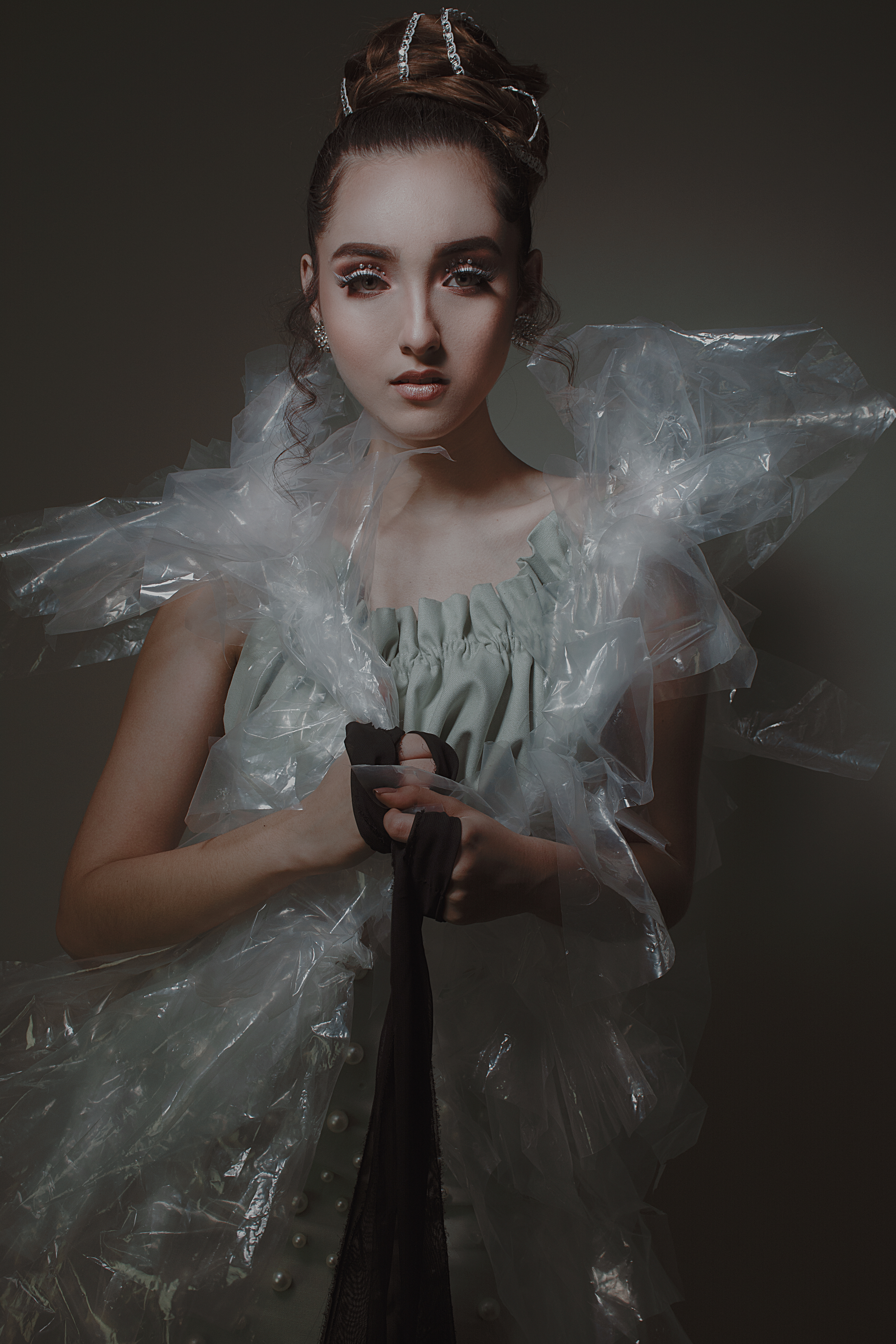 Foto: Javier Becerra MUA: Rhafa Balboa Hair: Gina Castro Modelo: Camila Ferrer Diseño: Edwin Ramos