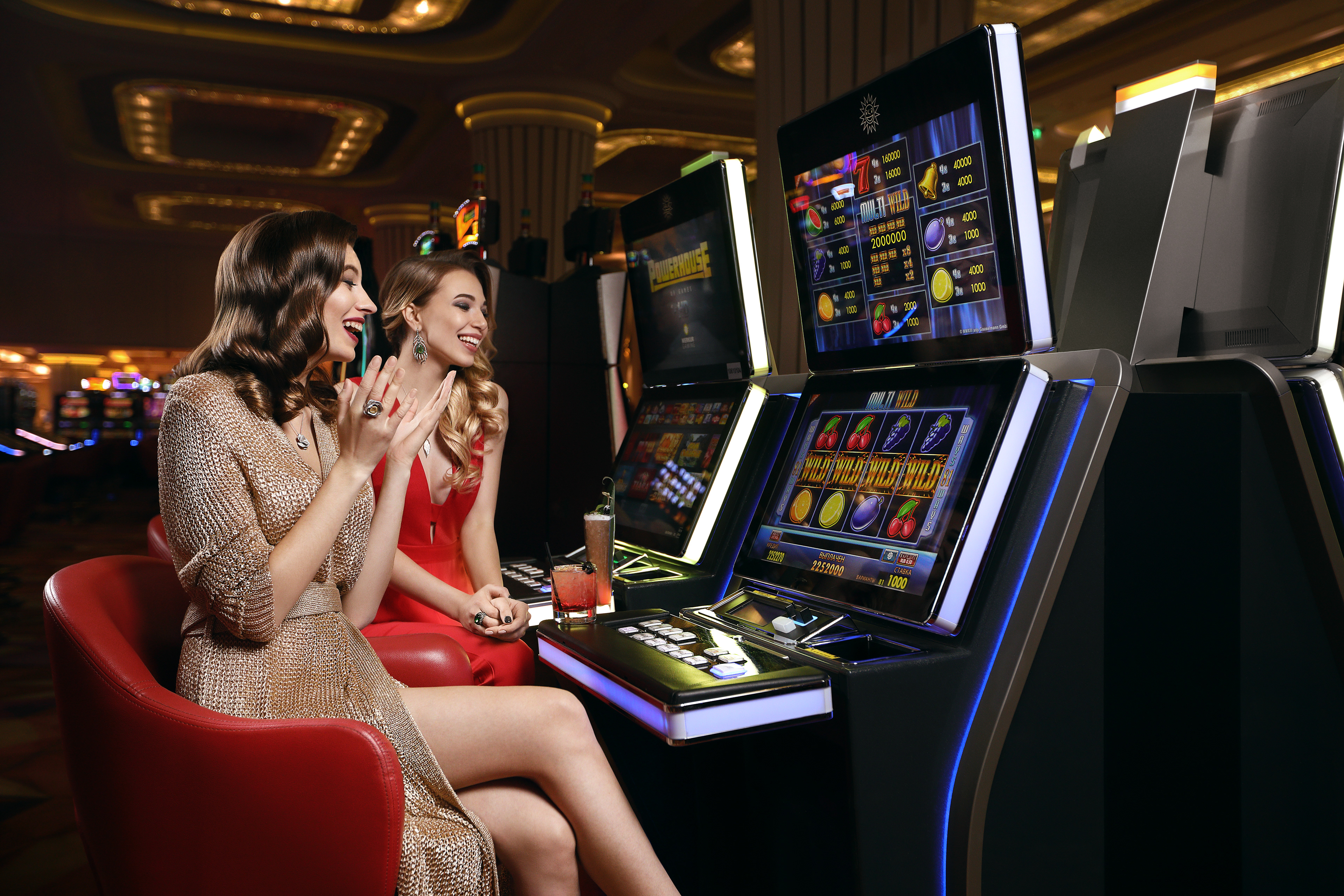 Dedi casino. Казино. Игровые автоматы девушки. Казино автоматы девушки. Девушки в казино.