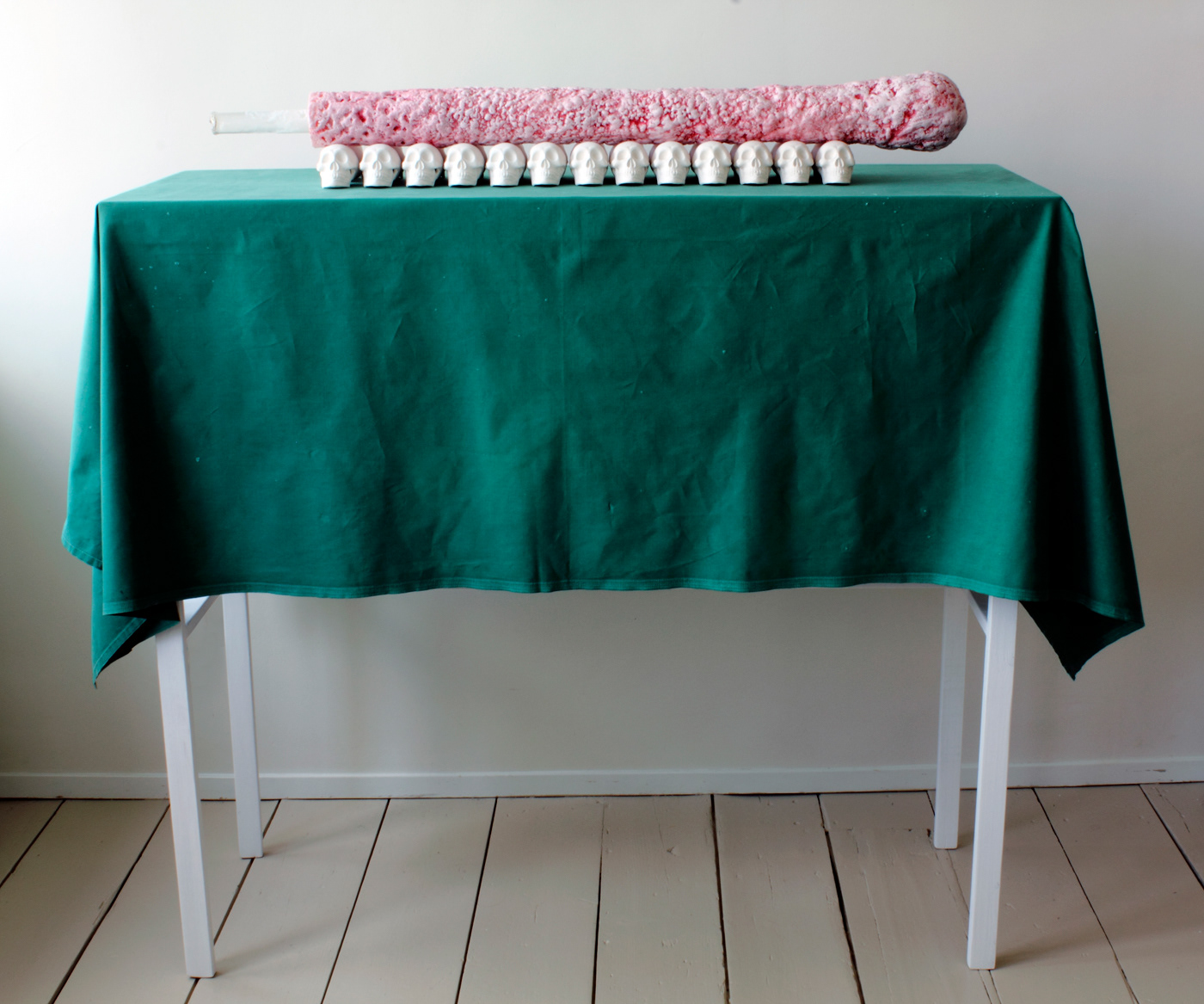 The Lazarus Miracle. Parafin, plastic, ceramics, operating cloth and wood. 125x120x45 cm.