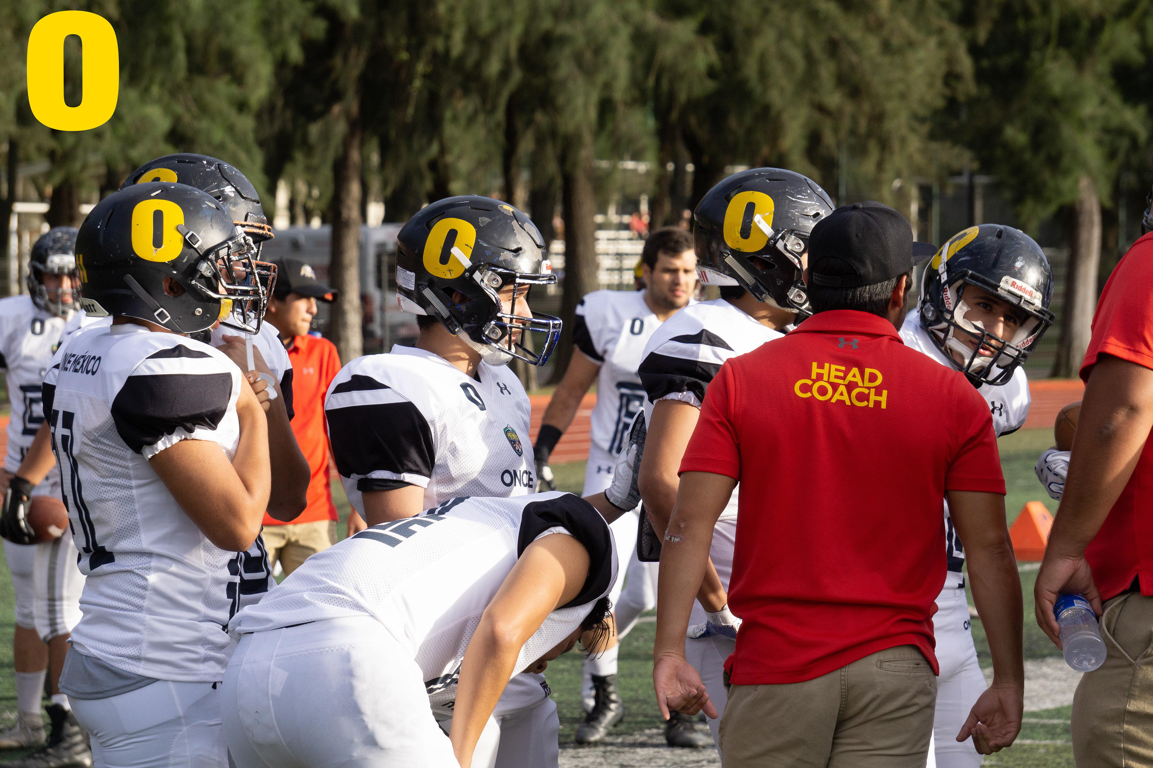 Head Coach Poblete, Hablando con los Jugadores del COM