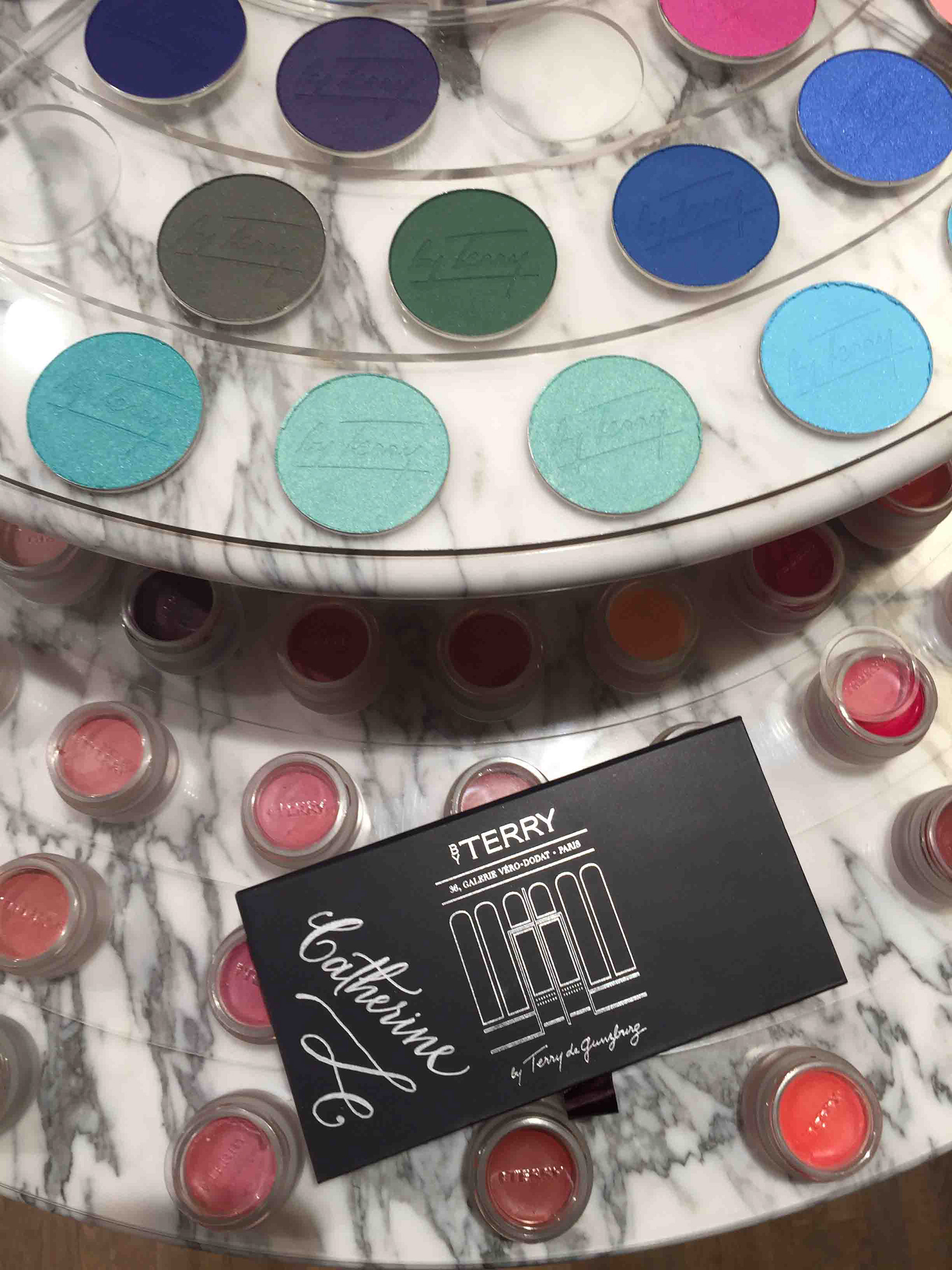 Calligraphie sur coffret By Terry galerie Verot Dodat