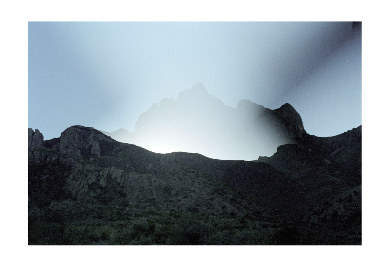 Photographie double exposition de montagne au Parc National Big Bend au Texas